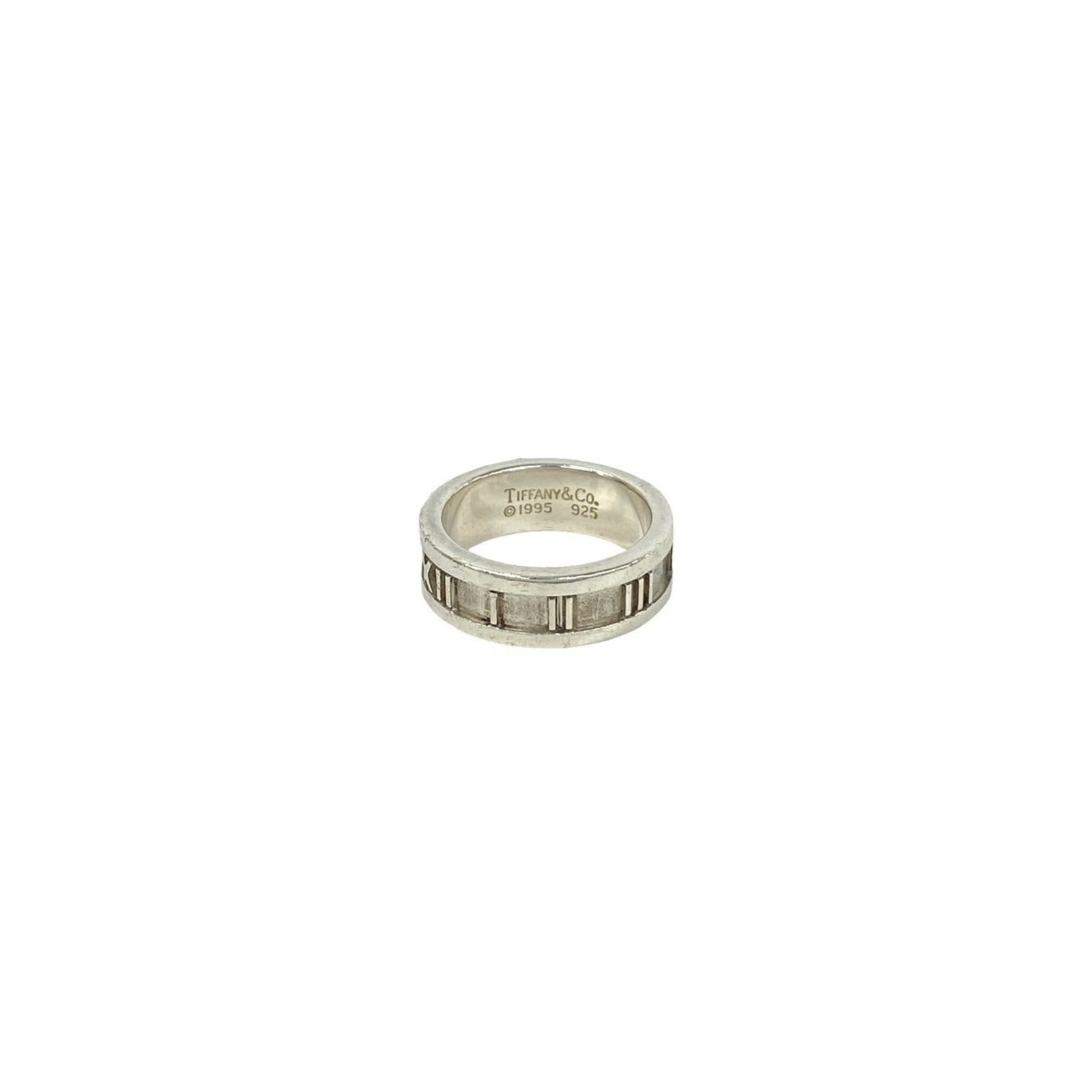 Silver Ring Band Tiffany: Silver Ring Band Tiffany Silver Ring Band Tiffany, US Size 5, made from high-quality silver. This elegant band ring features a sleek design and is crafted from sterling silver (925). Its classic style