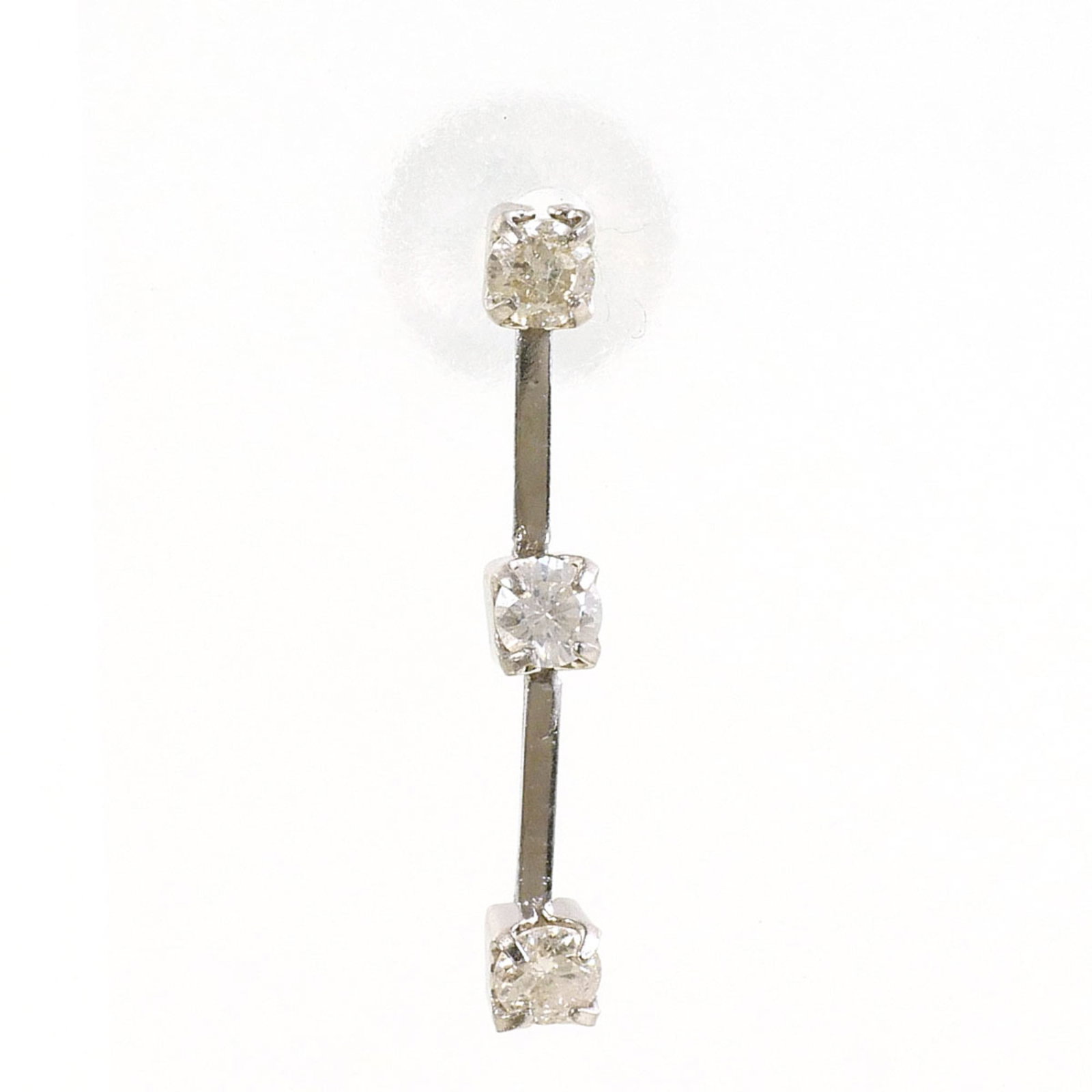 Unbranded Stud Earrings White Gold (18K): Unbranded Stud Earrings White Gold (18K) Unbranded white gold stud earrings feature a diamond set in 18K metal, adding a touch of elegance to any outfit. With a weight of 0.2g and a purity of 18K, the