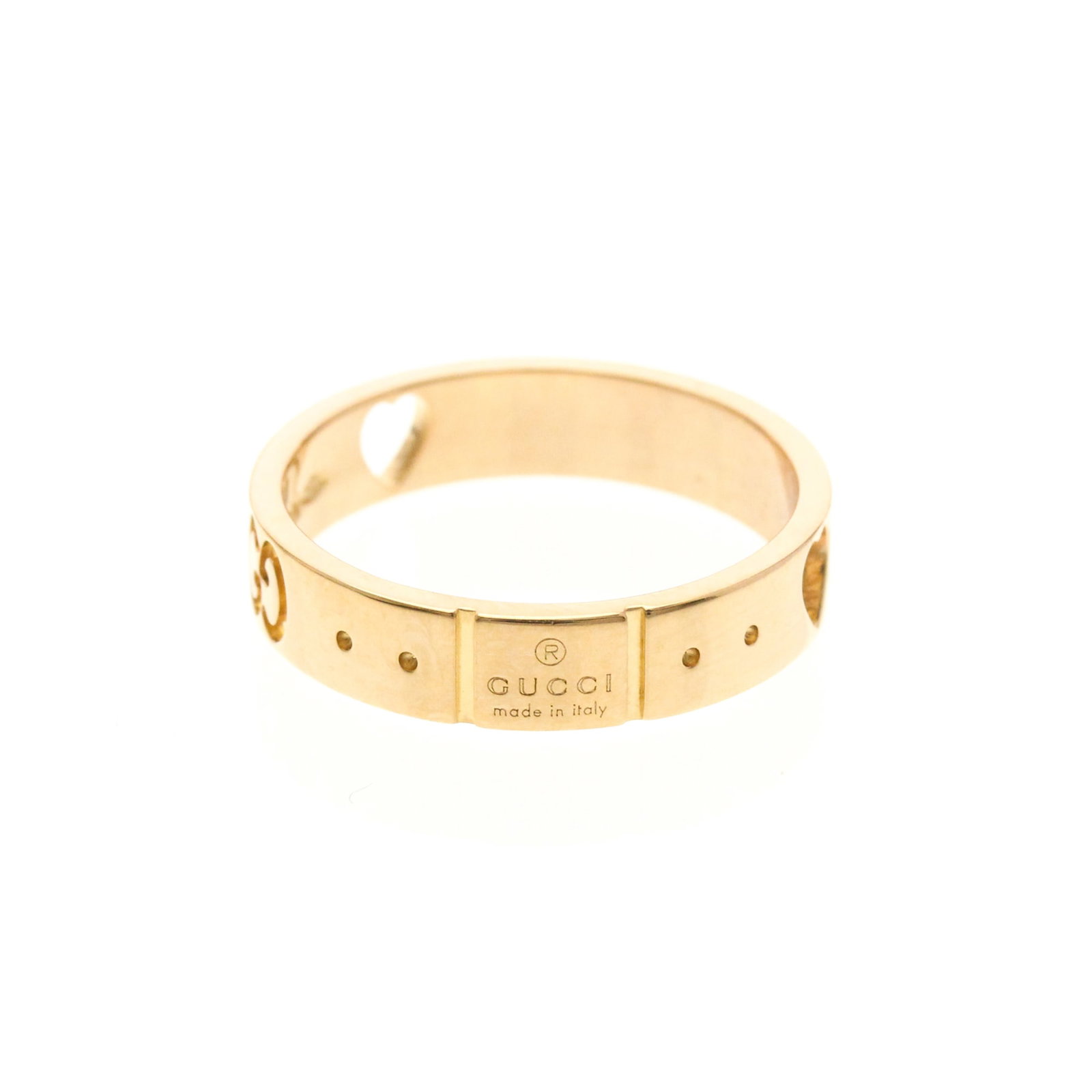 Pink gold band ring from Gucci: Pink gold band ring from Gucci Pink gold band ring from Gucci, crafted with 18K metal and measuring 4.2mm in width, adds a touch of elegance to any outfit. This fashion-forward piece features a sleek 