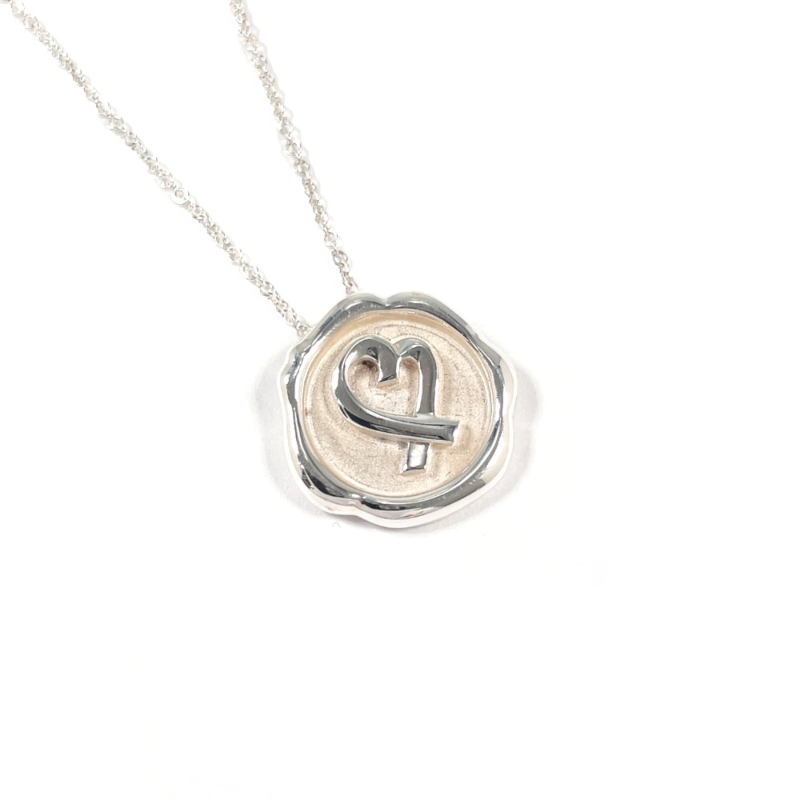 Tiffany&Co. Tiffany Loving Heart Paloma Picasso Necklace Sterling Silver 925 Silver Women'S: Tiffany&Co. Tiffany Loving Heart Paloma Picasso Necklace Sterling Silver 925 Silver Women'S Tiffany&Co.'s Sterling Silver 925 Silver Loving Heart Paloma Picasso Necklace boasts a striking design, feat
