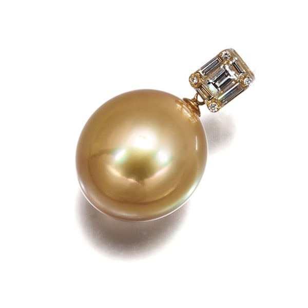 Golden South Sea Pearl 12.0Mm Diamond 0.16Ct Solitaire Pendant 18K Yg: Golden South Sea Pearl 12.0Mm Diamond 0.16Ct Solitaire Pendant 18K Yg Yellow Gold Solitaire Pendant with Luminous South Sea Pearl and Sparkling Diamond. This exquisite 18k yellow gold pendant showcase
