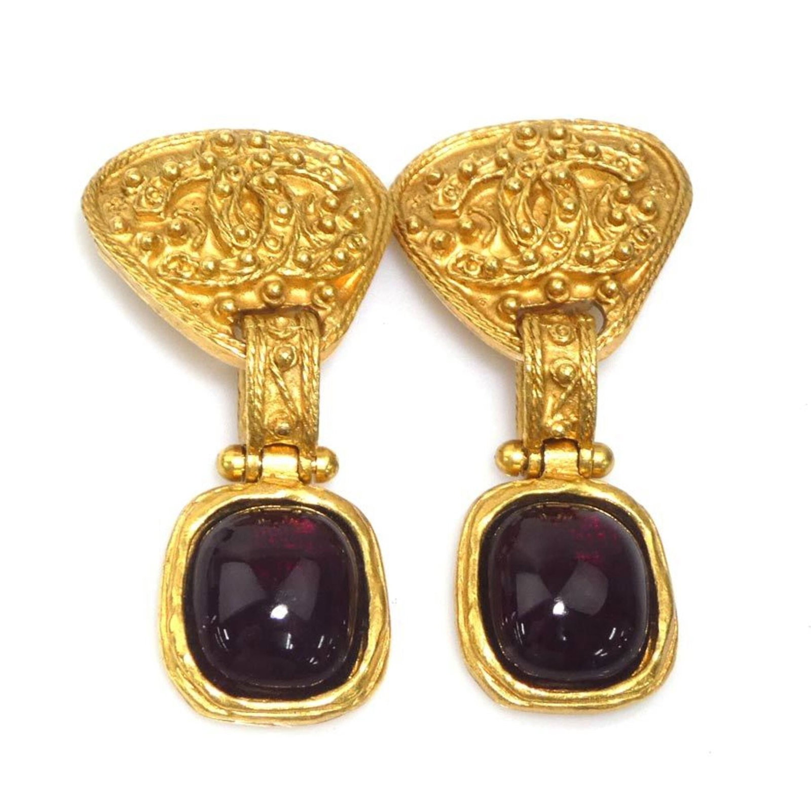 Metal glass clip earrings Chanel: Metal glass clip earrings Chanel Dark red glass and gold metal clip earrings from Chanel, featuring a striking color combination. Made in France, these earrings showcase the iconic brand's signature s