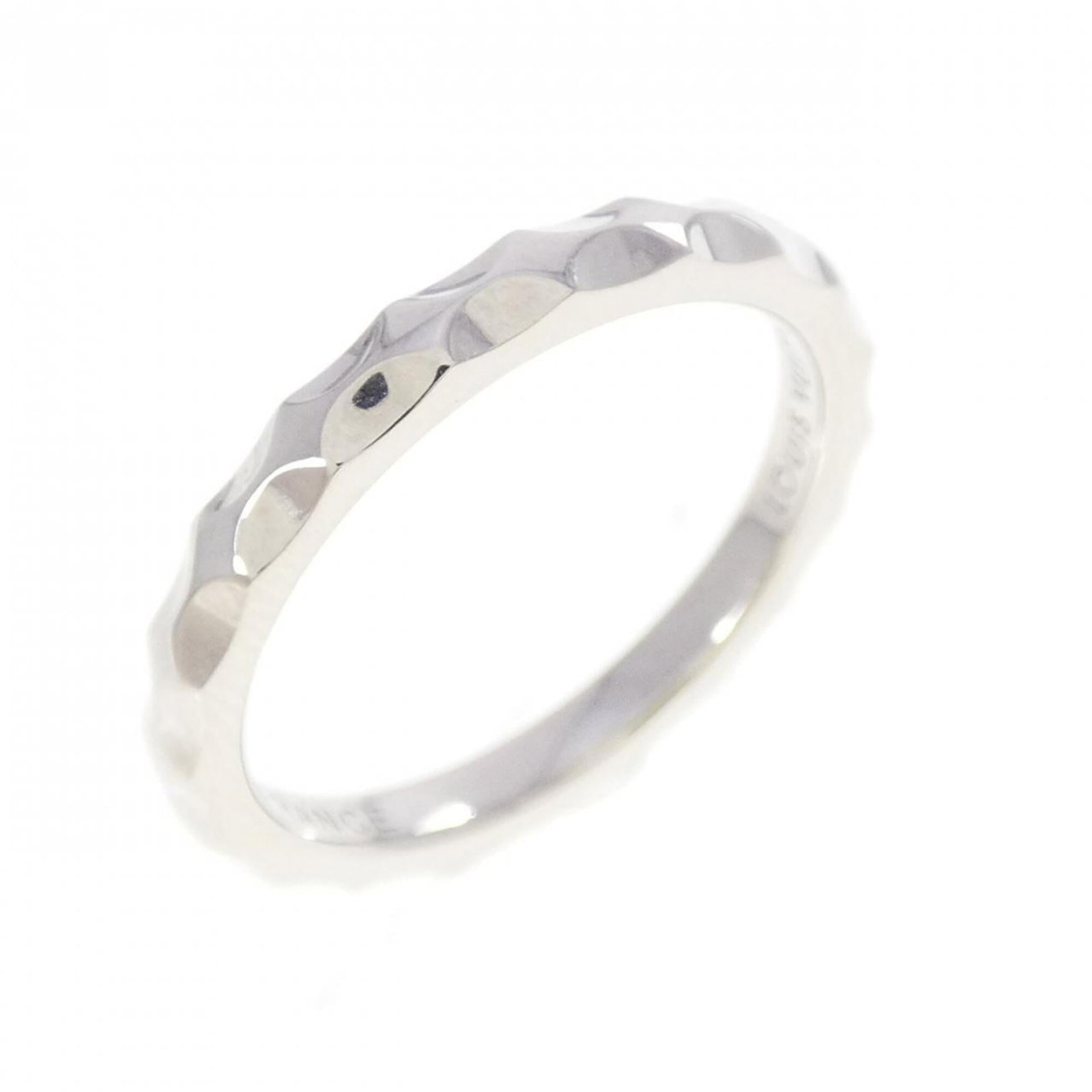 White Gold Band Ring Louis Vuitton: White Gold Band Ring Louis Vuitton White gold (18K) band ring from Louis Vuitton, available in size 7.5 and US size 55. This piece features a classic design with a focus on the luxurious material. Mad