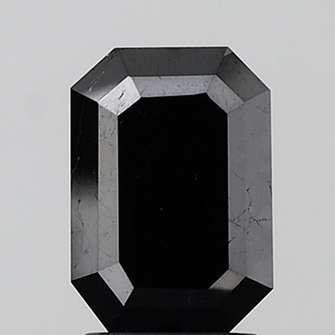 Emerald 2.48ct Fancy Black VVS2 - Loose Natural Diamond: Emerald 2.48ct Fancy Black VVS2 - Loose Natural Diamond 2.48ct Fancy Black VVS2 - Loose Natural Diamond with EX Symmetry and EX Polish, boasting exceptional clarity and luster in its unique black colo