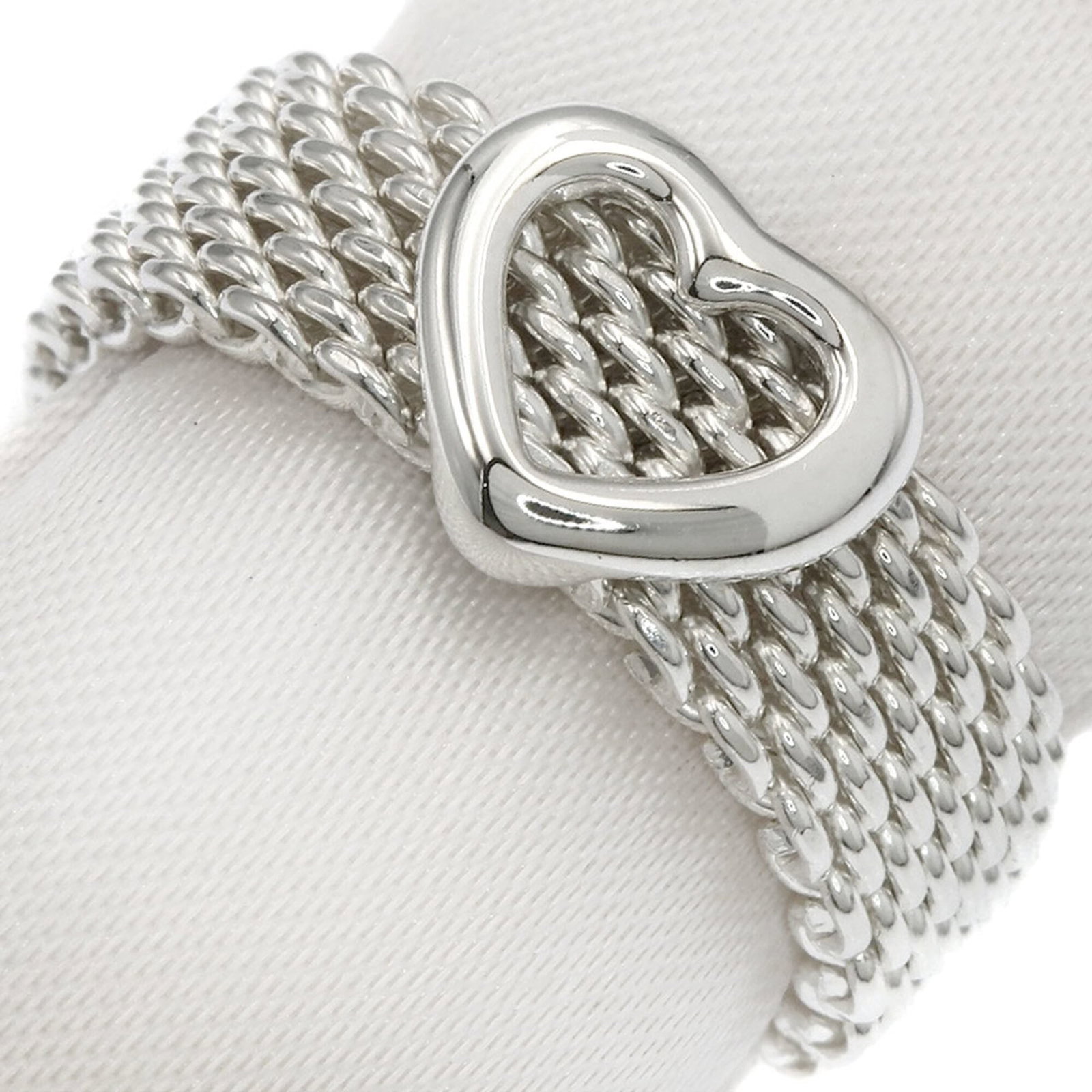 Silver Ring Tiffany Band: Silver Ring Tiffany Band The Silver Ring Tiffany Band is a beautiful women's band ring made from high-quality silver, available in US size 6.5. This elegant piece features a classic design that comple