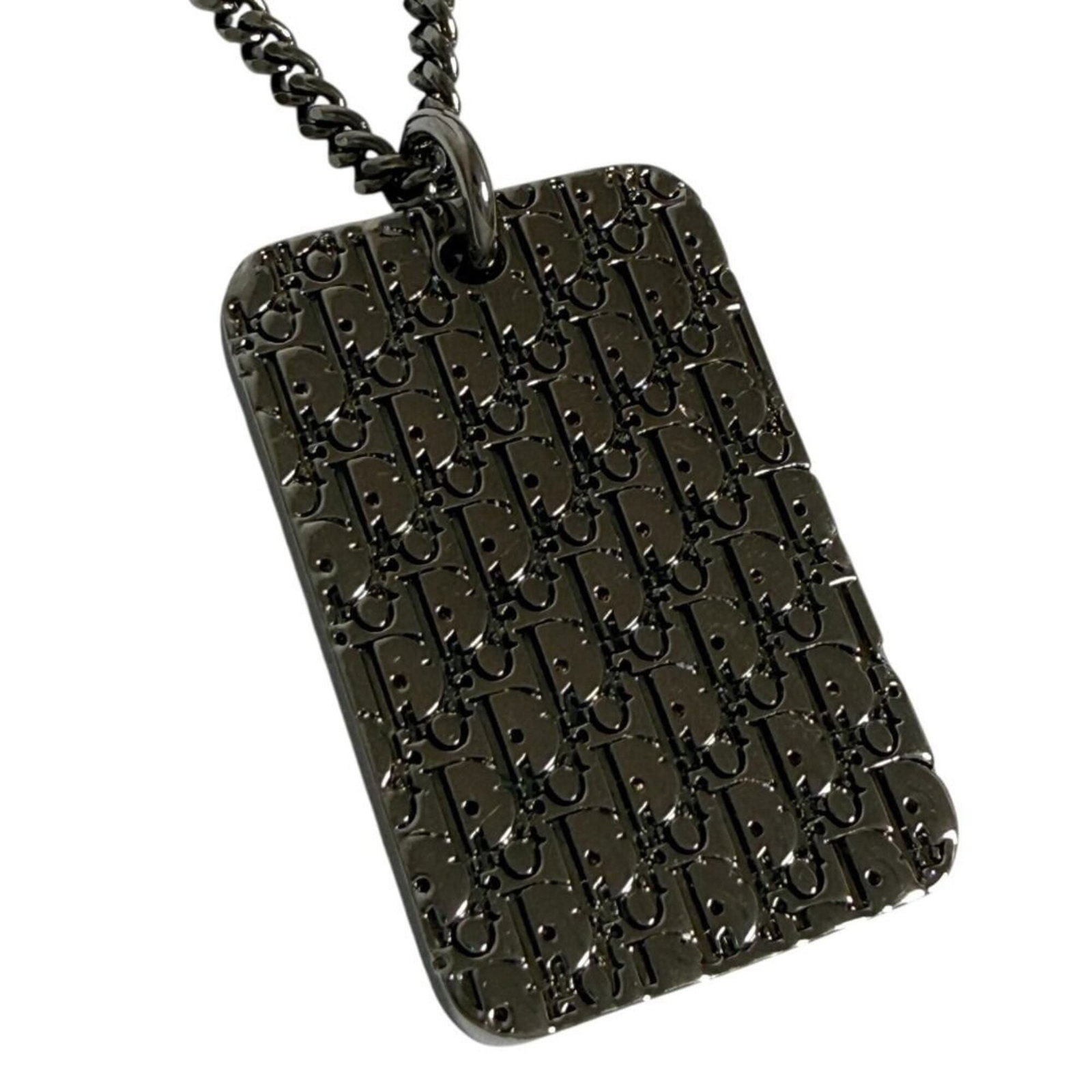 Men's reversible pendant plate necklace in gunmetal.: Men's reversible pendant plate necklace in gunmetal. Reversible pendant plate necklace in gunmetal metal, available in sizes 57 cm - 59 cm. This stylish piece features a reversible design, allowing fo