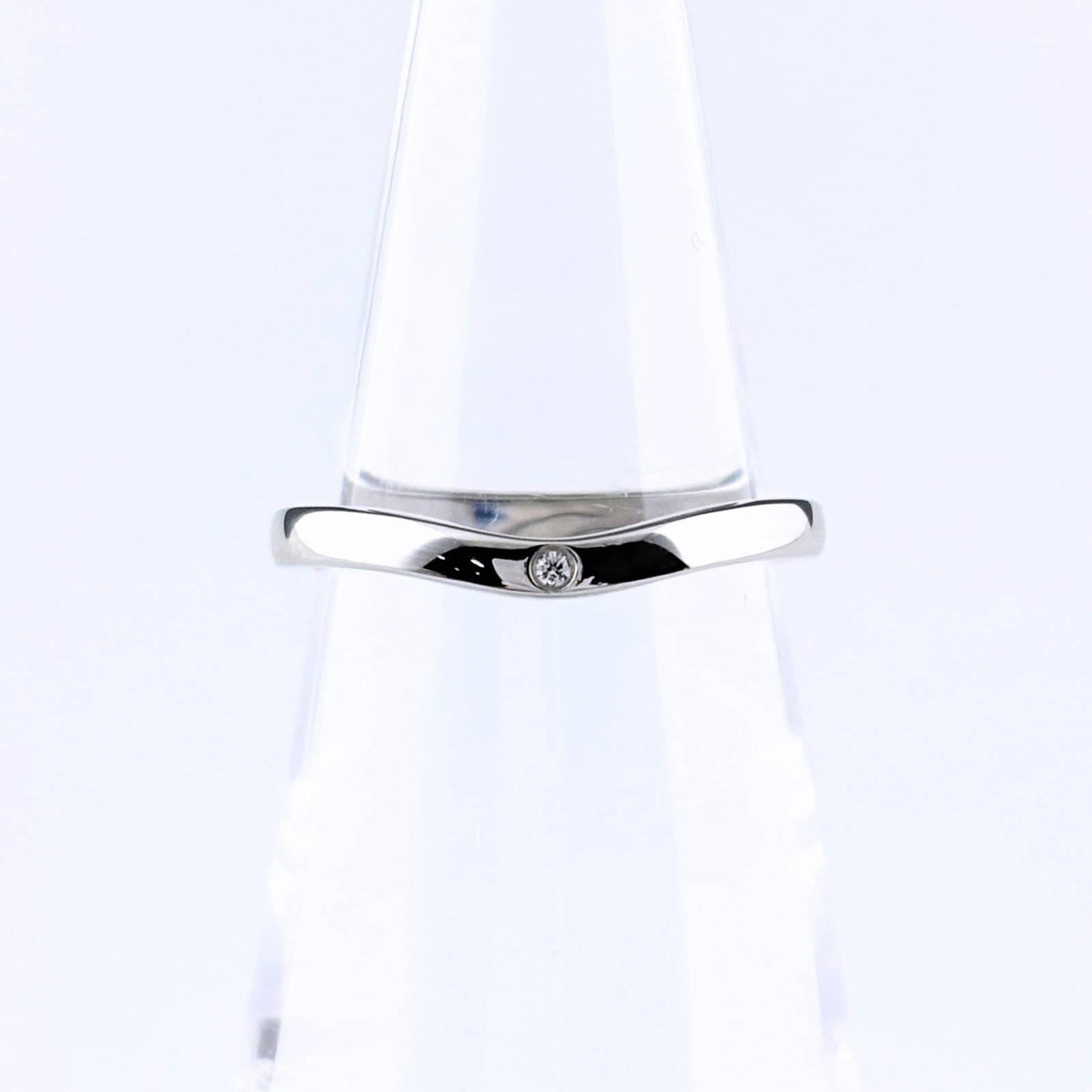 Platinum 950 Cartier Band Ring: Platinum 950 Cartier Band Ring Platinum 950 Cartier Band Ring features a stunning diamond stone, crafted from high-quality platinum. This elegant band ring boasts a classic design and a sophisticated 