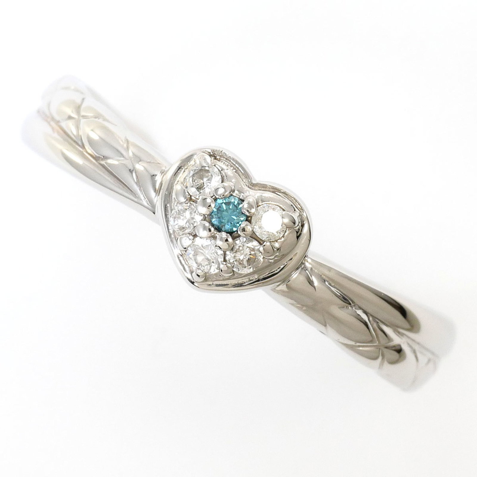 Band ring platinum unbranded: Band ring platinum unbranded Platinum band ring with a blue stone, weighing in at 4g and measuring 6mm in width. This unbranded platinum ring features a diamond stone set in a sturdy metal constructio