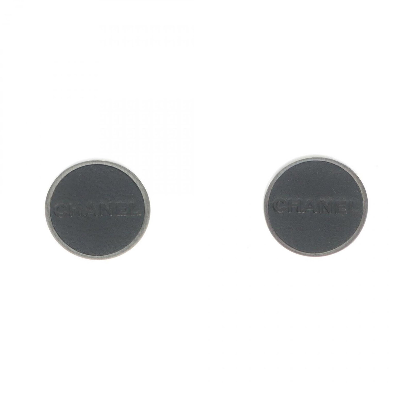 Stainless steel leather earrings from Chanel clip: Stainless steel leather earrings from Chanel clip Stainless steel and leather earrings from a renowned luxury brand, featuring a sleek clip design in black and silver. The earrings measure 20mm x 20mm