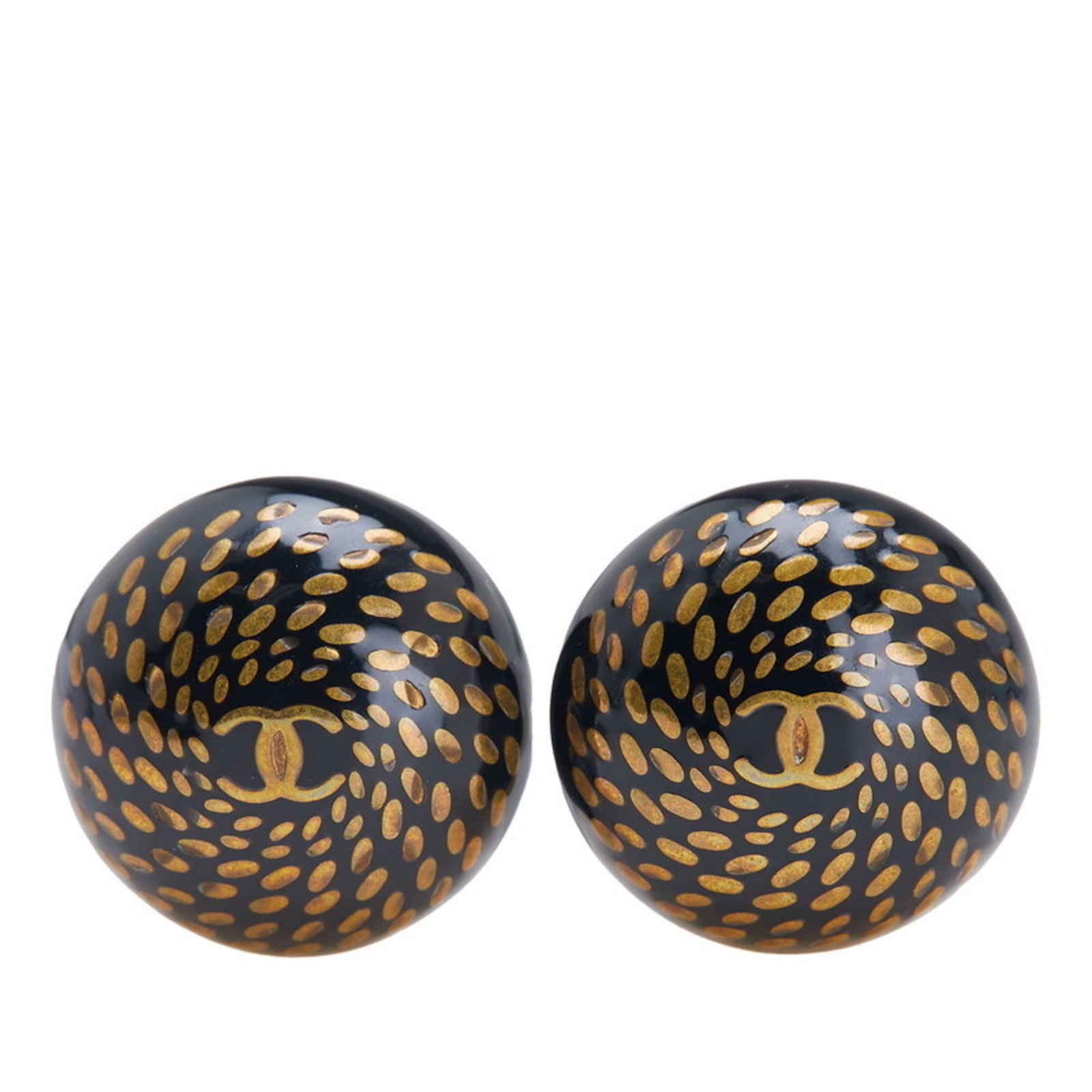 Chanel clip earrings: Chanel clip earrings Black and gold Chanel clip earrings with a sleek design, measuring 24.30mm x 24.30mm in size. Made from high-quality materials, these elegant earrings feature a classic style that