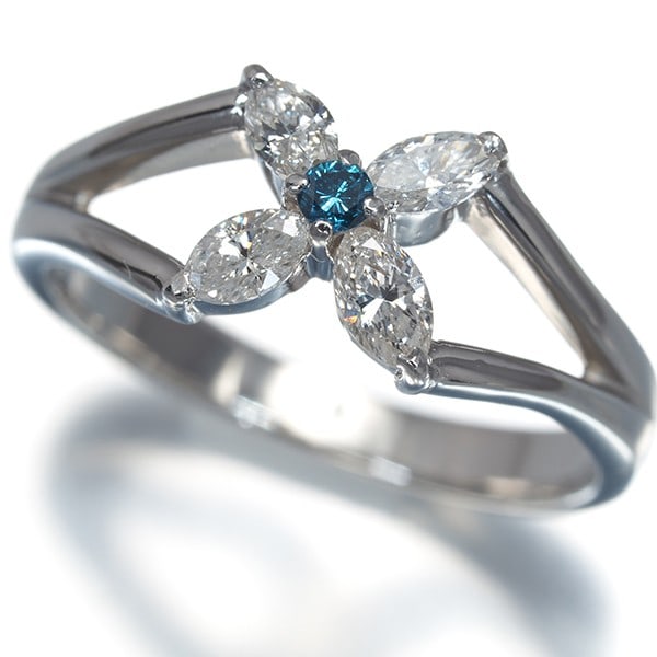 Diamond Flower Ring 0.45ct Blue Clear 900 Platinum: Diamond Flower Ring 0.45ct Blue Clear 900 Platinum 0.45ct Blue Clear Diamond Ring in 900 Platinum, featuring a delicate flower design with a natural stone at its center, set against a platinum band we