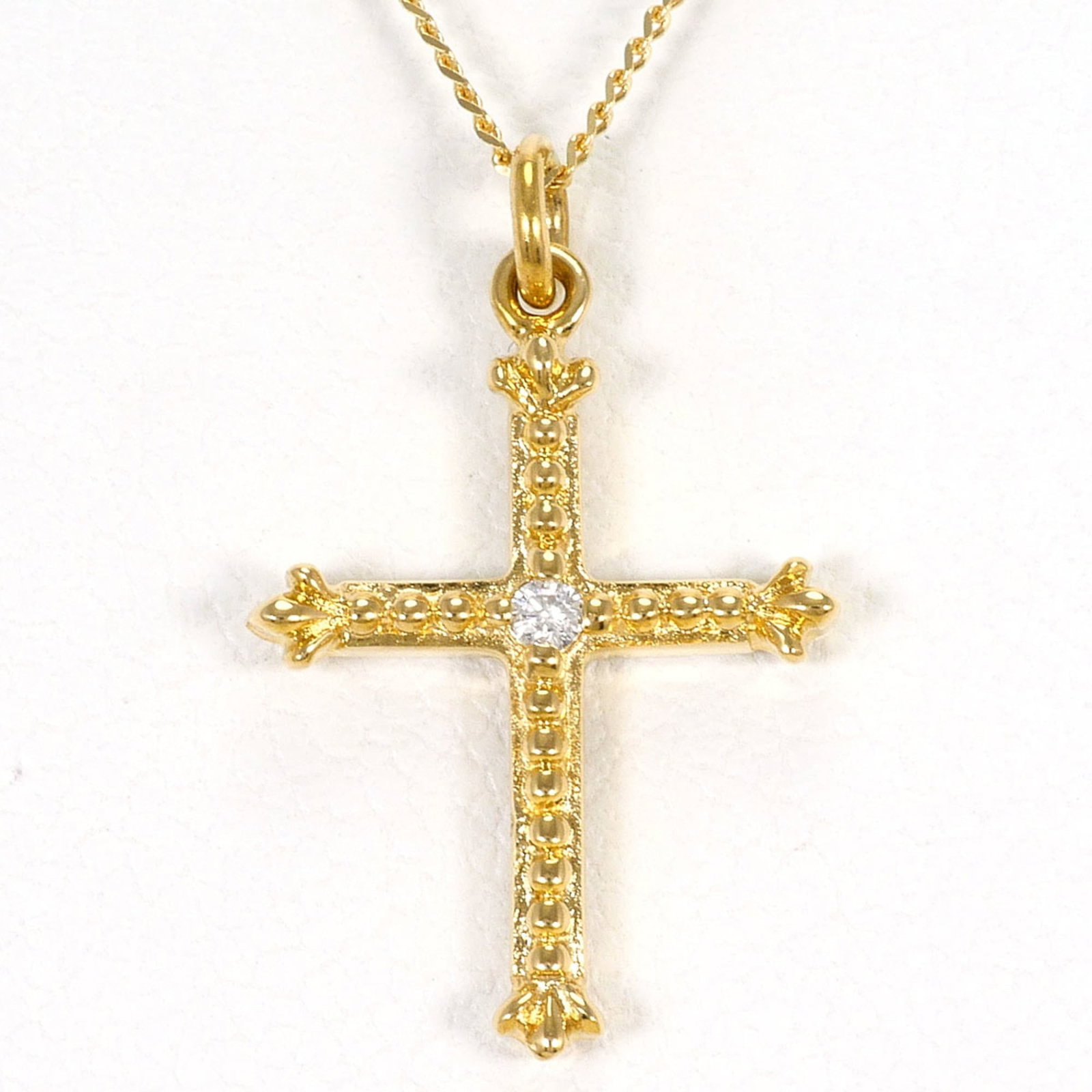 18K (18-Karat) Yellow Gold Necklace With Diamond (Carat Weight Not Stamped) Total Weight 1.7G 45Cm: 18K (18-Karat) Yellow Gold Necklace With Diamond (Carat Weight Not Stamped) Total Weight 1.7G 45Cm 18K yellow gold necklace with a stunning diamond pendant, showcasing the rich warmth and elegance of 