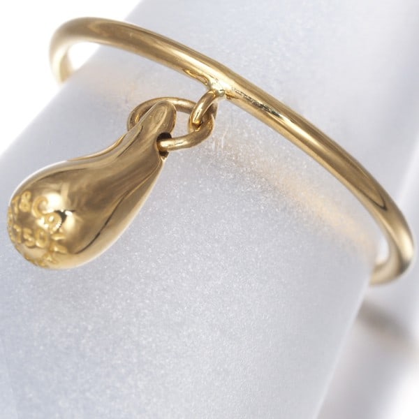 Tiffany&Co. Ring Teardrop Us5.25-5.5 18K 750 Yellow Gold: Tiffany&Co. Ring Teardrop Us5.25-5.5 18K 750 Yellow Gold Tiffany & Co.'s Teardrop ring by Elsa Peretti showcases elegant simplicity, its teardrop shape crafted from 18k yellow gold. Weighing in at 2.1