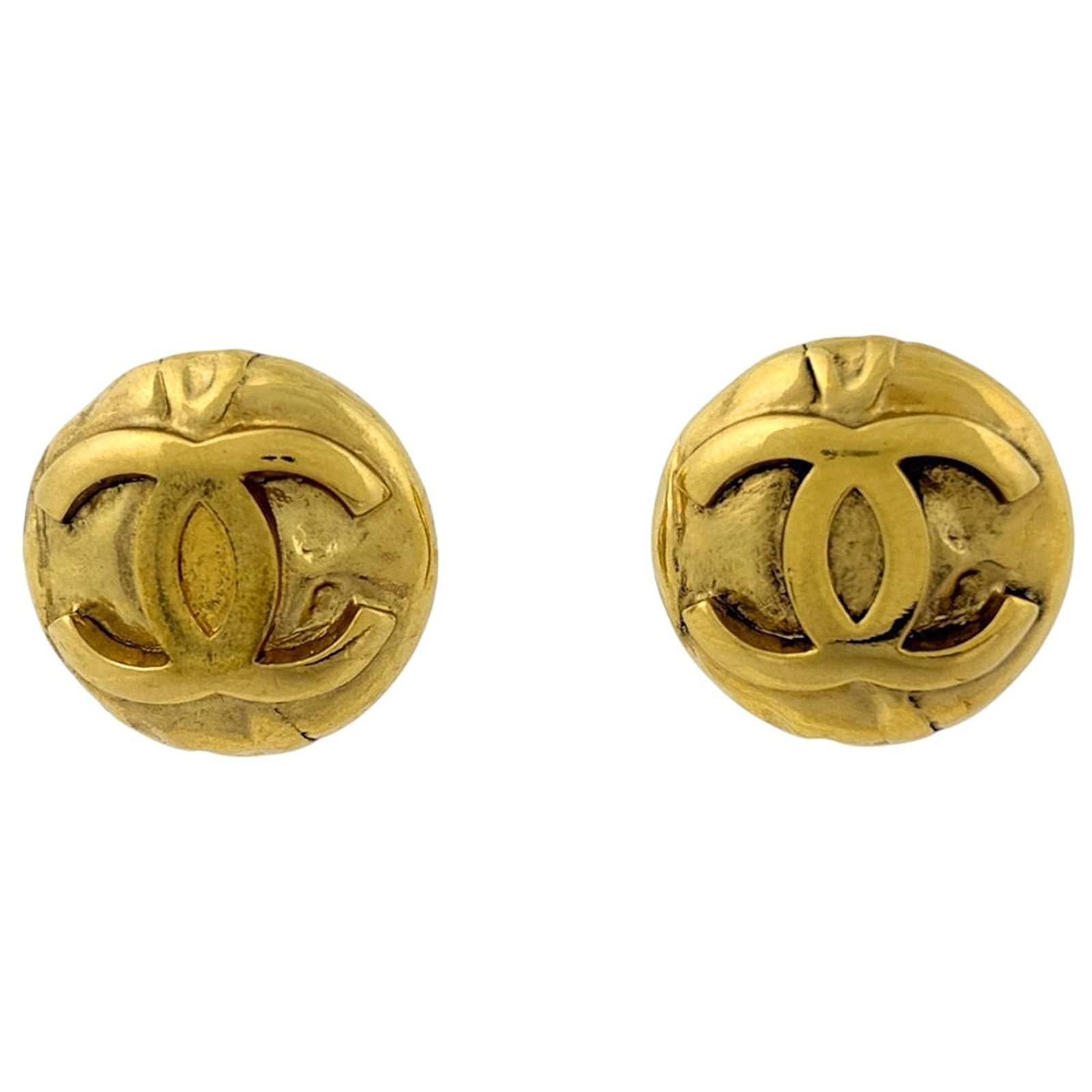 Chanel Clip Earrings Gold Plating: Chanel Clip Earrings Gold Plating Chanel Clip Earrings Gold Plating stand out with their sleek design and luxurious gold plating finish. Measuring 20mm x 20mm, these clip earrings are a stylish additi