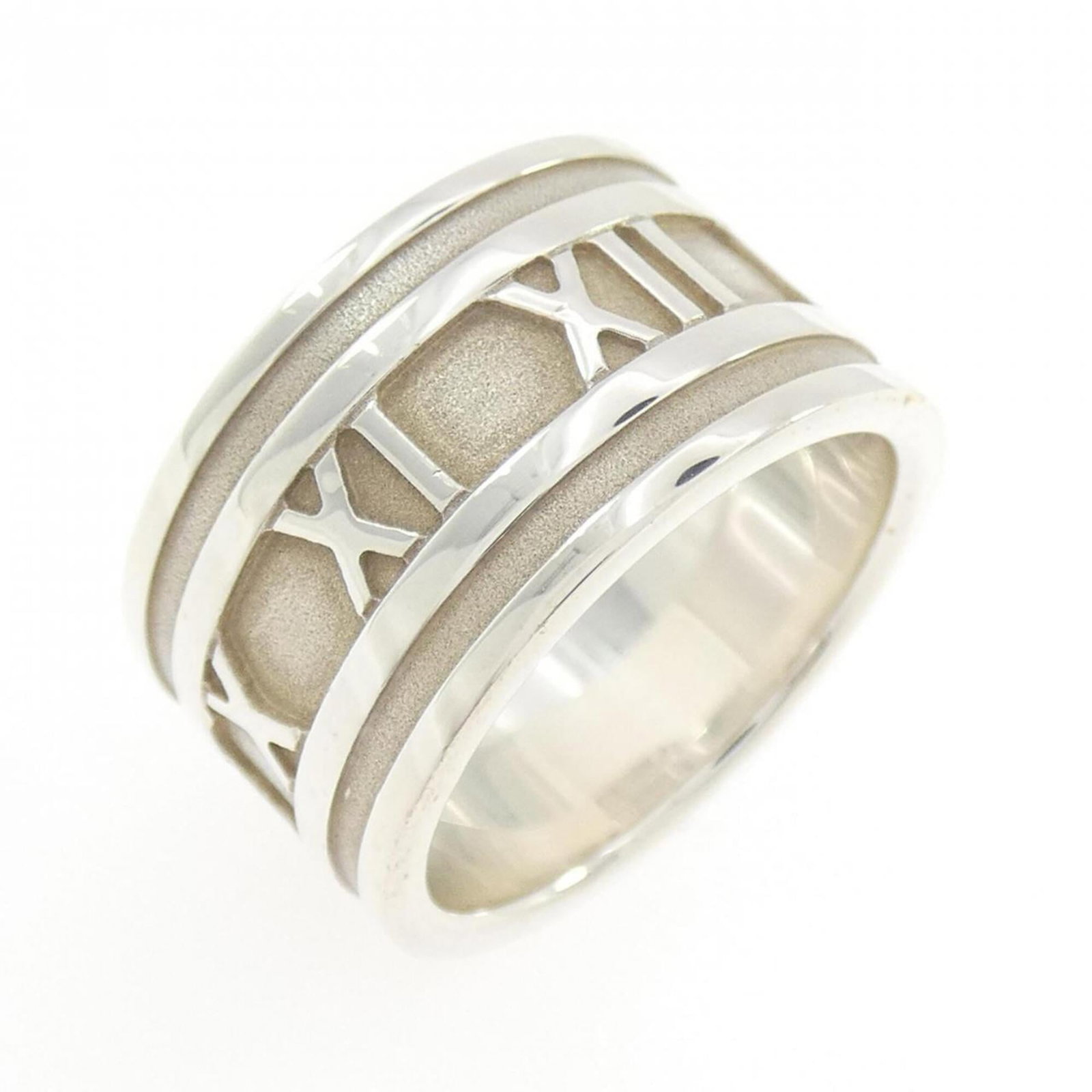 Silver Ring Band Tiffany: Silver Ring Band Tiffany Silver Ring Band Tiffany, made from high-quality 925 silver, features a sleek and modern design. This women's band ring is available in US size 7.5, providing a comfortable fi