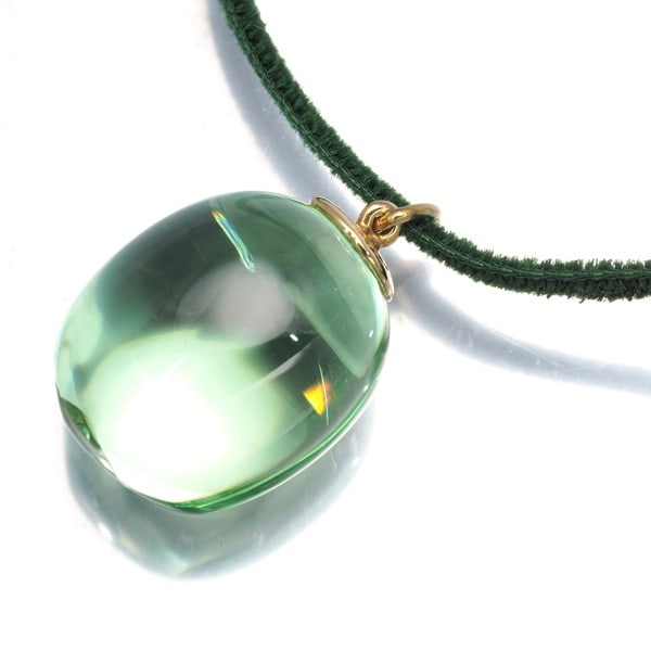 Crystal Green Tentation Yellow Gold 18k 750 Baccarat Necklace Glass: Crystal Green Tentation Yellow Gold 18k 750 Baccarat Necklace Glass Baccarat's Tentation collection shines in this stunning yellow gold 18k necklace, featuring a majestic Baccarat crystal pendant