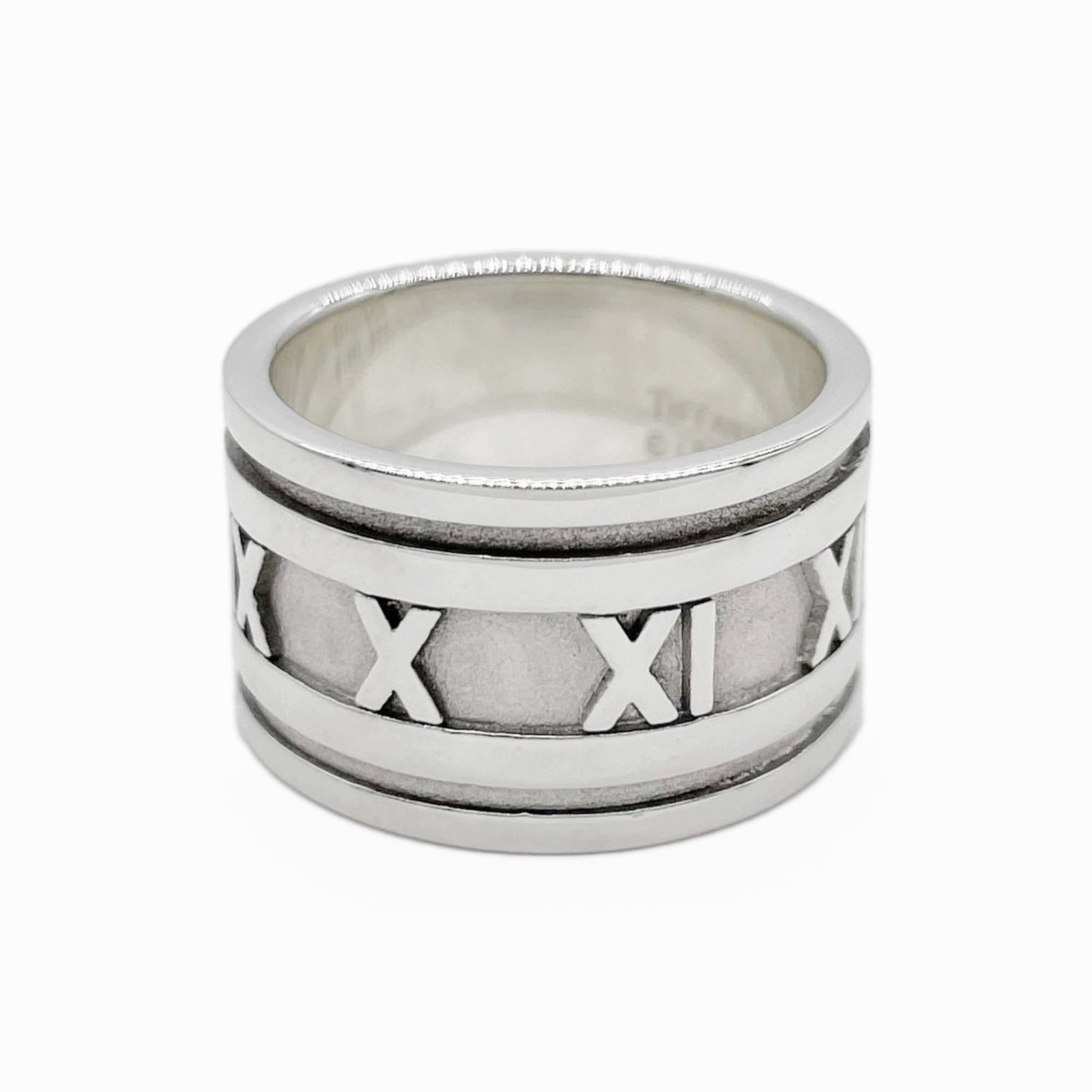 Silver Ring Band Tiffany: Silver Ring Band Tiffany Silver Ring Band Tiffany is made from high-quality silver (925 US) and features a classic design. This elegant band ring is available in size 5.5, perfect for those looking to