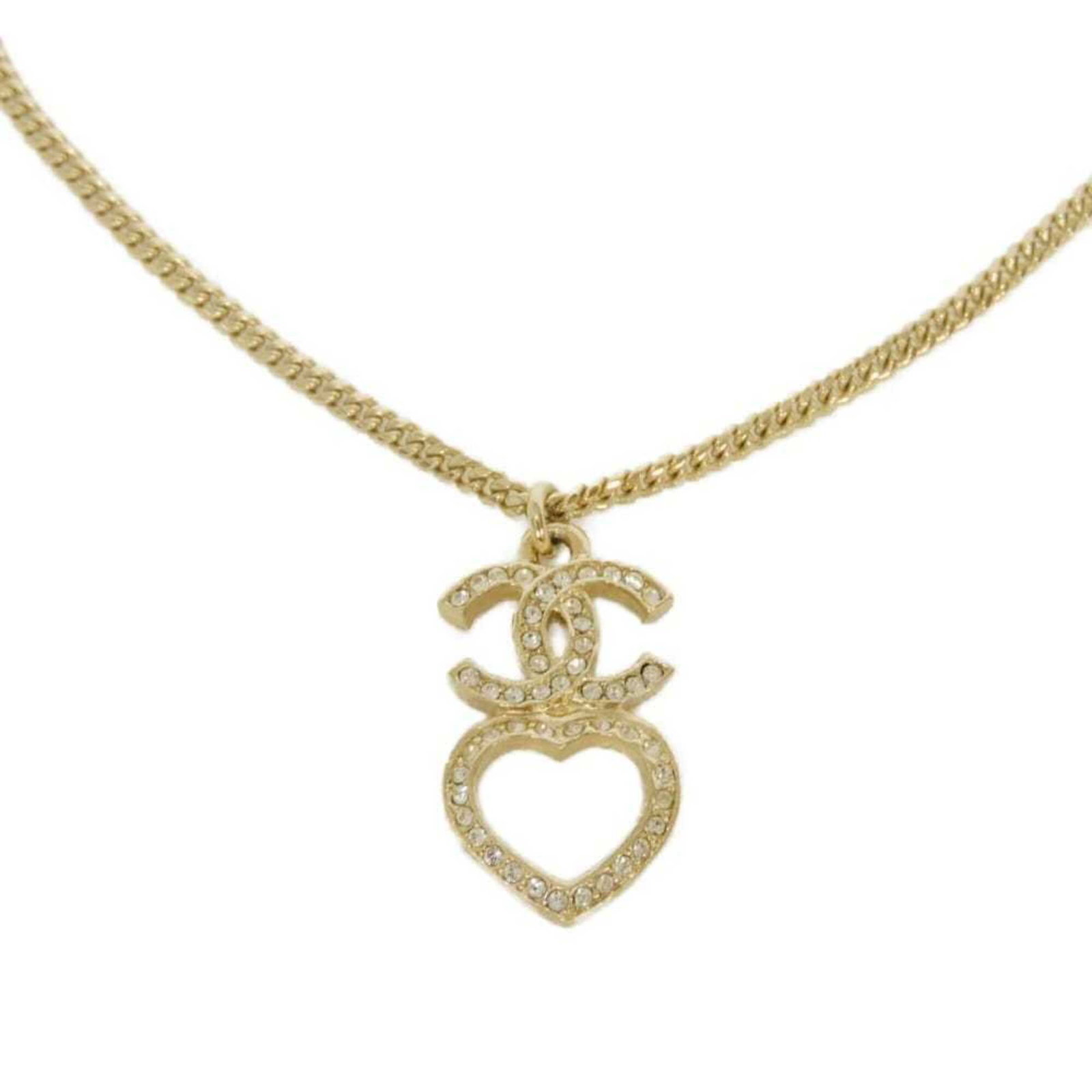 Chanel Necklace Coco Mark Heart Crystal Costume Pearl Rhinestone Metal F23B Cc Mark Clear Abb651: Chanel Necklace Coco Mark Heart Crystal Costume Pearl Rhinestone Metal F23B Cc Mark Clear Abb651 Champagne gold and clear rhinestones adorn the elegant Coco Mark heart crystal pendant, set against a c