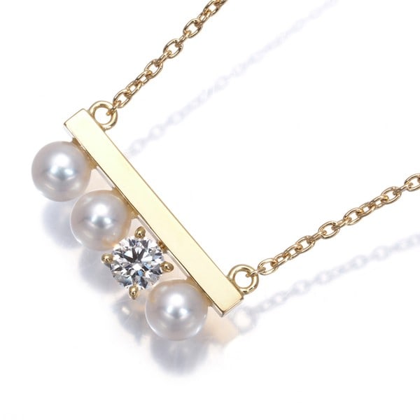 Tasaki Necklace Akoya Pearl 3.7Mm Diamond 0.13Ct Balance Petit 18K Yg: Tasaki Necklace Akoya Pearl 3.7Mm Diamond 0.13Ct Balance Petit 18K Yg Yellow gold pendant featuring an Akoya pearl with a 0.13ct diamond, set in a delicate balance design. The necklace boasts a 40-45c