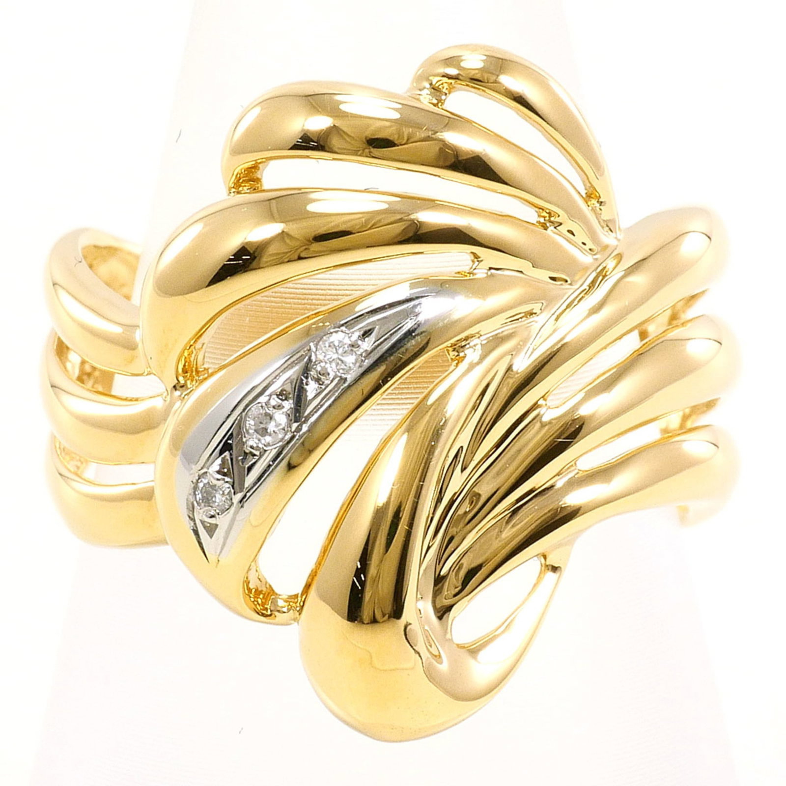 Unbranded Band Ring Platinum 900 Yellow Gold: Unbranded Band Ring Platinum 900 Yellow Gold Platinum 900 Yellow Gold band ring features a diamond stone weighing 0.02 carats, set in an elegant 18K gold metal design with a platinum core. The ring bo