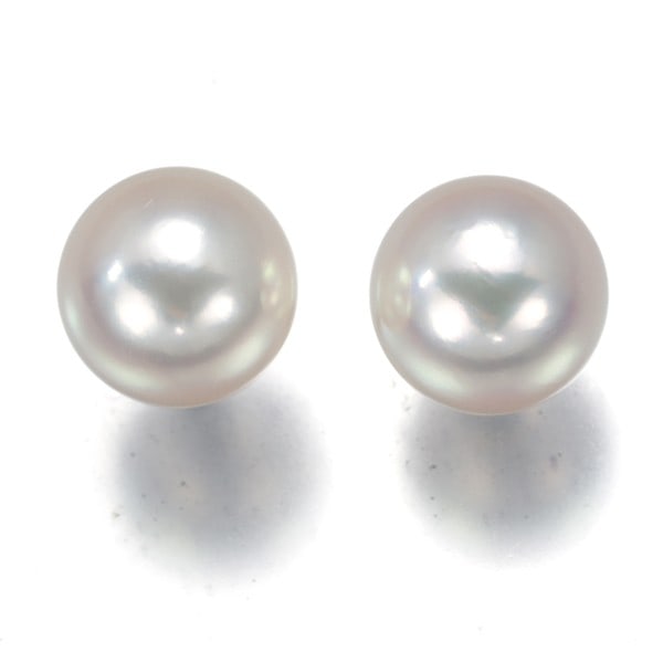 Mikimoto Earrings Akoya Pearl 8.4Mm Solitaire 18K 750 White Gold: Mikimoto Earrings Akoya Pearl 8.4Mm Solitaire 18K 750 White Gold Stunning 18K white gold stud earrings featuring a large, luminous Akoya pearl measuring approximately 8.4mm in diameter, adding a