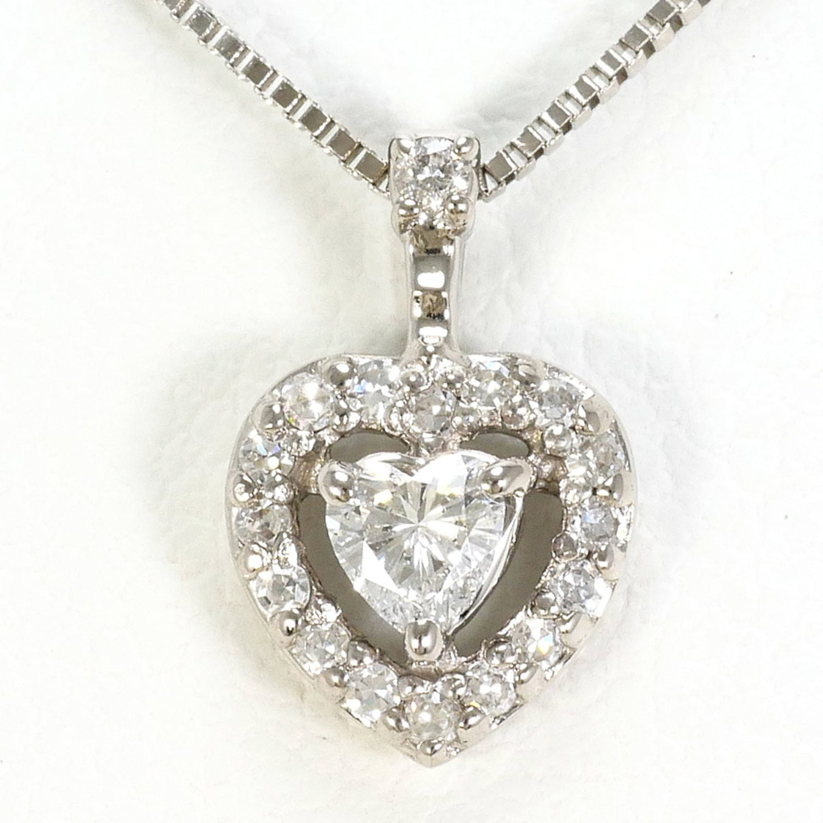 K14 14K Wg White Gold Necklace With 0.100Ct Diamond And 0.07Ct Diamond Total Weight 1.3G 40Cm Like: K14 14K Wg White Gold Necklace With 0.100Ct Diamond And 0.07Ct Diamond Total Weight 1.3G 40Cm Like K14 14K White Gold Necklace with 0.100Ct Diamond and 0.07Ct Diamond, featuring a total weight of