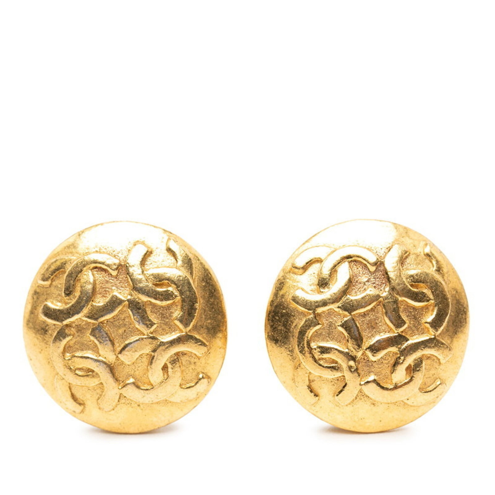 Chanel clip earrings: Chanel clip earrings Gold clip earrings from Chanel. Made by the renowned French fashion brand, these elegant earrings showcase a classic design with a touch of luxury. With their sleek gold finish, t