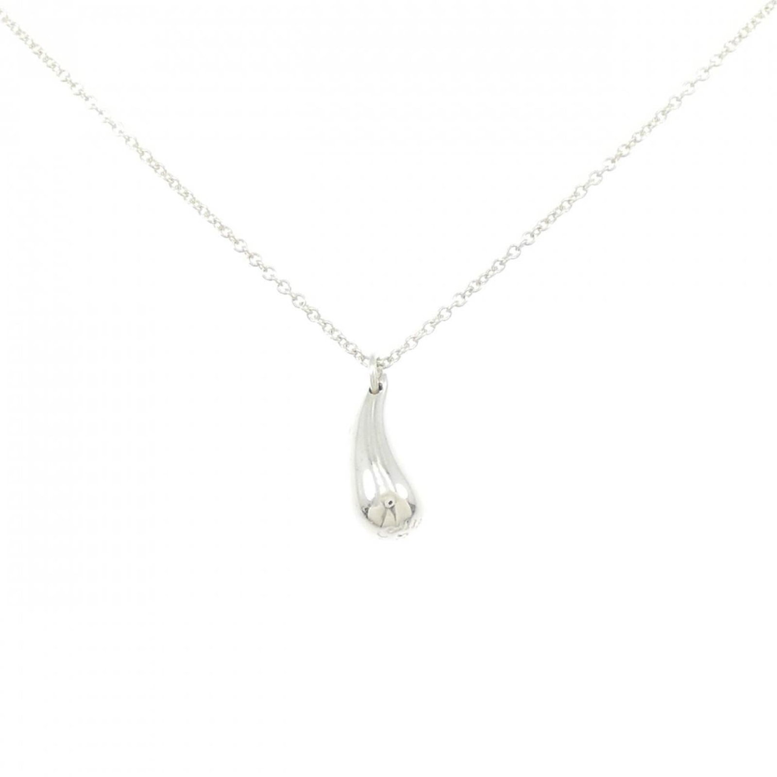 Co Tiffany Necklace Teardrop: Co Tiffany Necklace Teardrop Silver 925 Tiffany Necklace Teardrop Pendant, measuring 14.4mm x 5.4mm, features a classic design with a notable teardrop shape and a silver finish. The necklace has a cir