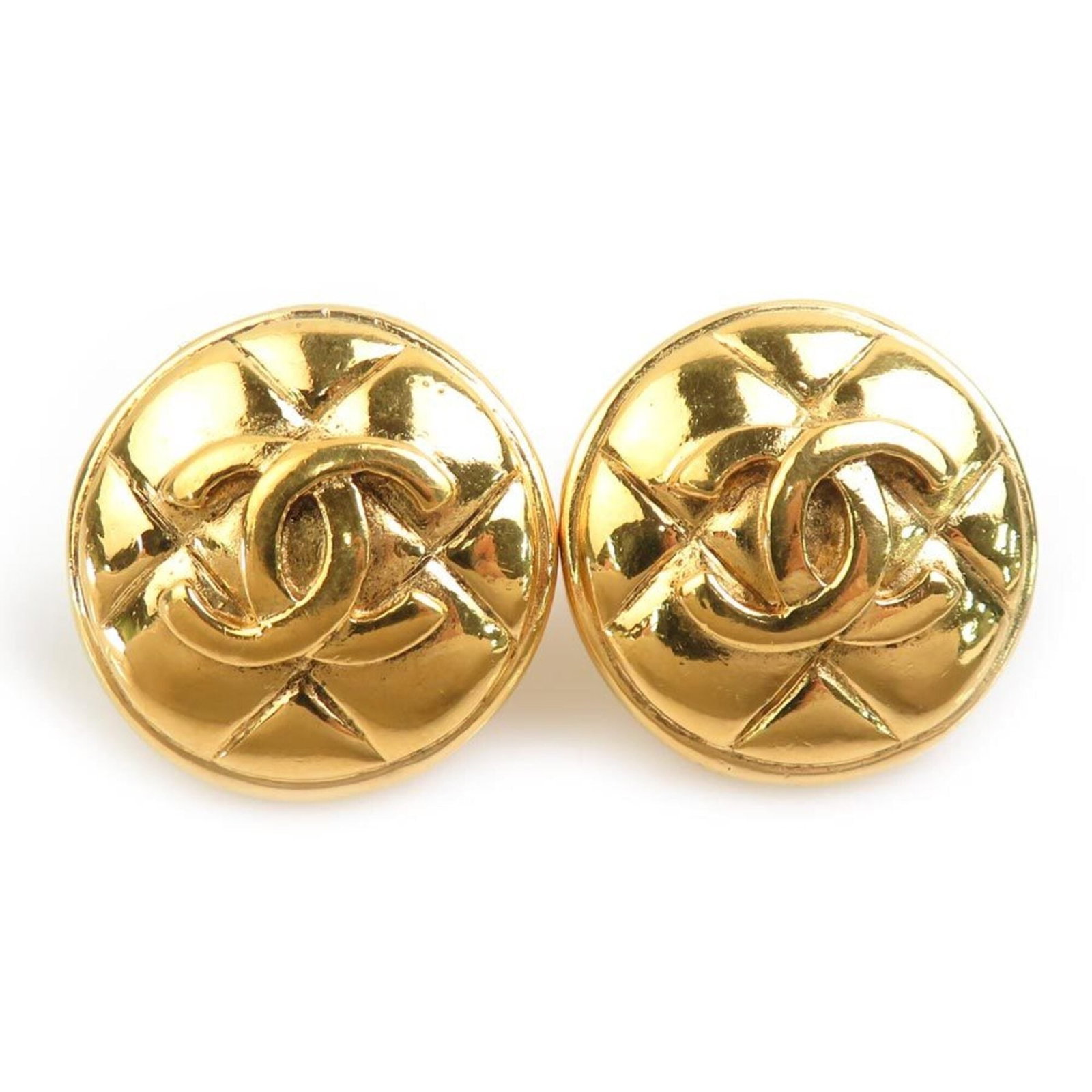 Chanel Clip Earrings Metal: Chanel Clip Earrings Metal Chanel Clip Earrings Metal are crafted from gold, boasting a diameter of 25mm. These metal clip earrings hail from France, adding a touch of European elegance to any outfit.