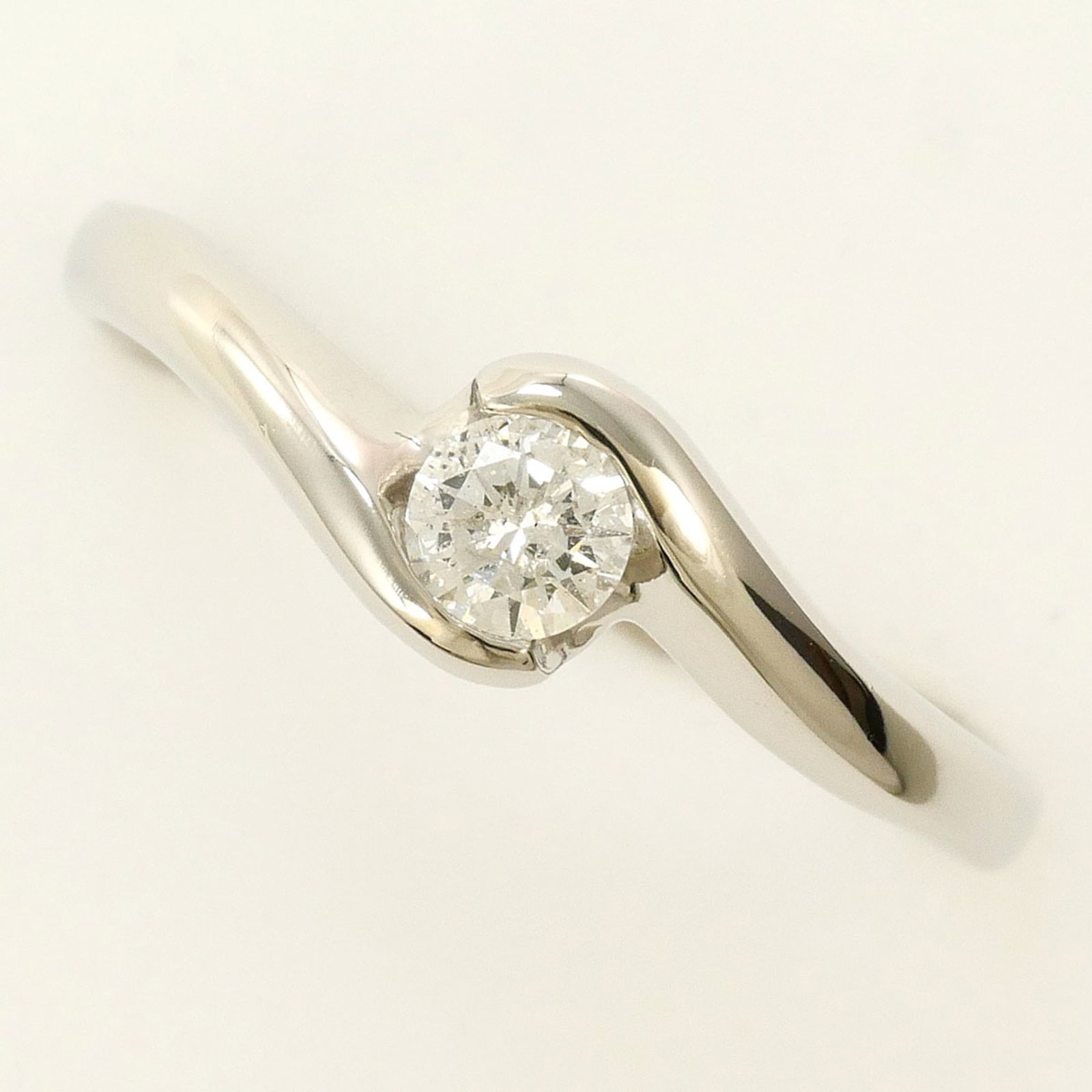 Band ring platinum unbranded: Band ring platinum unbranded Platinum band ring featuring a 0.20 carat diamond, available in women's size 6.5 with a sleek 5mm width and 3.2g weight. This unbranded platinum ring boasts a simple yet e