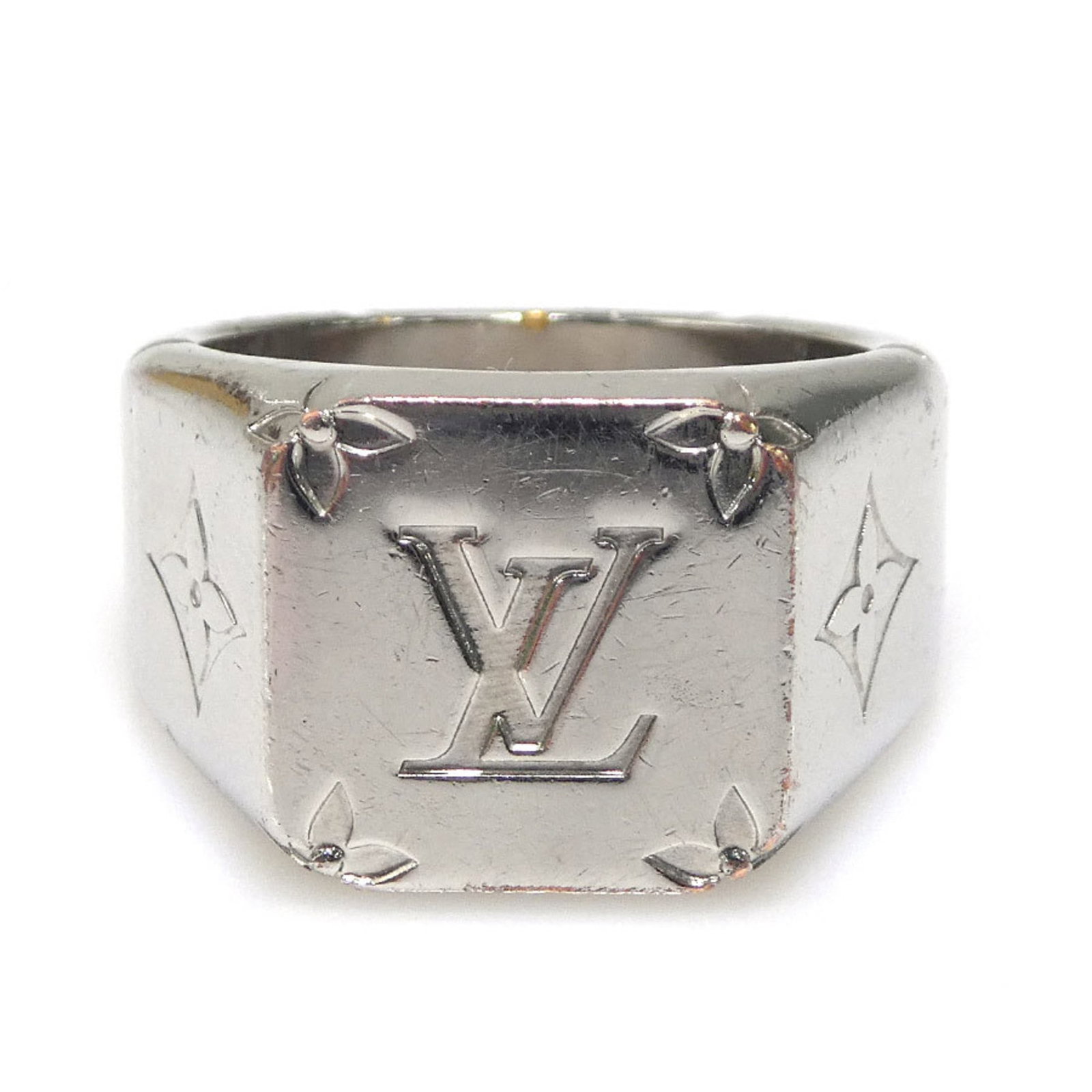 Louis Vuitton Band Ring Metal: Louis Vuitton Band Ring Metal Item Specifics: Brand: Louis Vuitton Country of Origin: Italy MPN: M62487 Type: Band ring Gender: Men Color: Silver Material: Metal US Size: 9.5 Product Disclaimer: