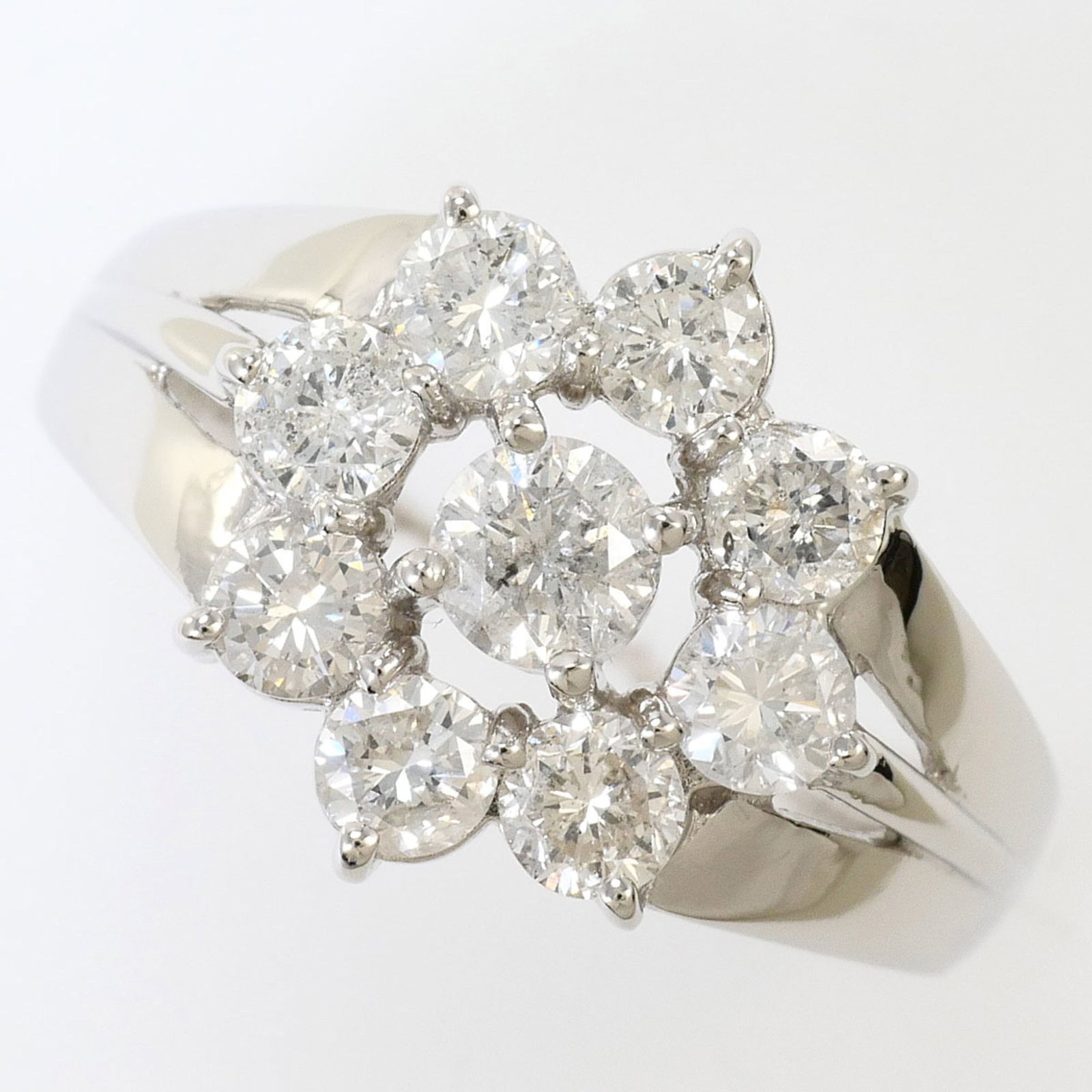 Band ring platinum unbranded: Band ring platinum unbranded This platinum band ring features a 1.0 carat diamond and measures 6.5 in size, with a width of 12mm. Made from high-quality platinum metal, the ring boasts a sleek and mod