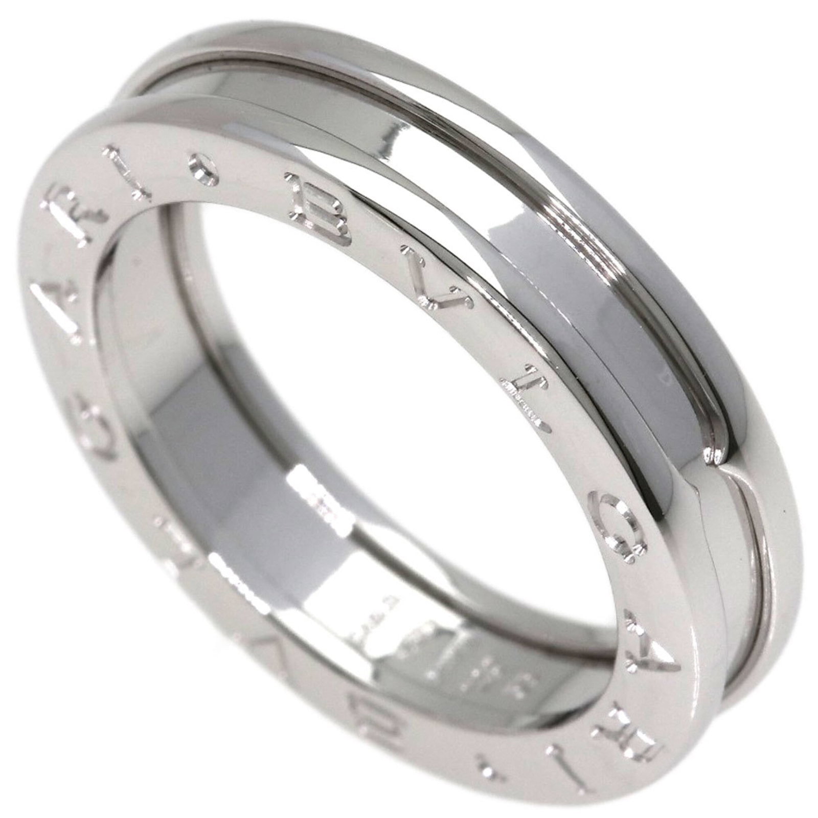 Bvlgari Band Ring White Gold (18K): Bvlgari Band Ring White Gold (18K) Bvlgari Band Ring White Gold (18K) is a sleek and sophisticated band ring featuring white gold (18K). This 7.5 US size ring showcases the luxury brand's signature st
