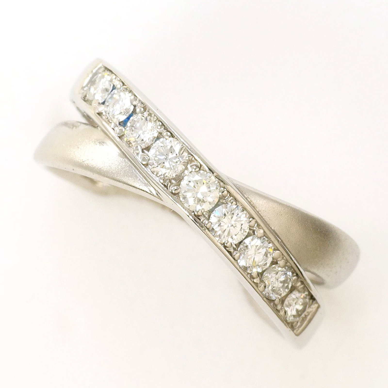950 Platinum Ring Band Unbranded: 950 Platinum Ring Band Unbranded 950 Platinum Ring Band Unbranded features a sleek platinum band with a diamond stone, weighing 0.30 carats. The ring measures 6mm in width and is available in US size 