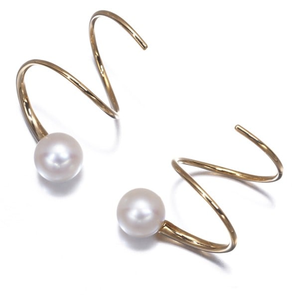Yellow Gold 750 Spiral Earrings Pearl 5.0Mm Star Jewelry: Yellow Gold 750 Spiral Earrings Pearl 5.0Mm Star Jewelry Yellow gold spiral earrings with a cultured pearl, approximately 5.0mm in size, are crafted from 18k / 750 yellow gold and feature a stud desig