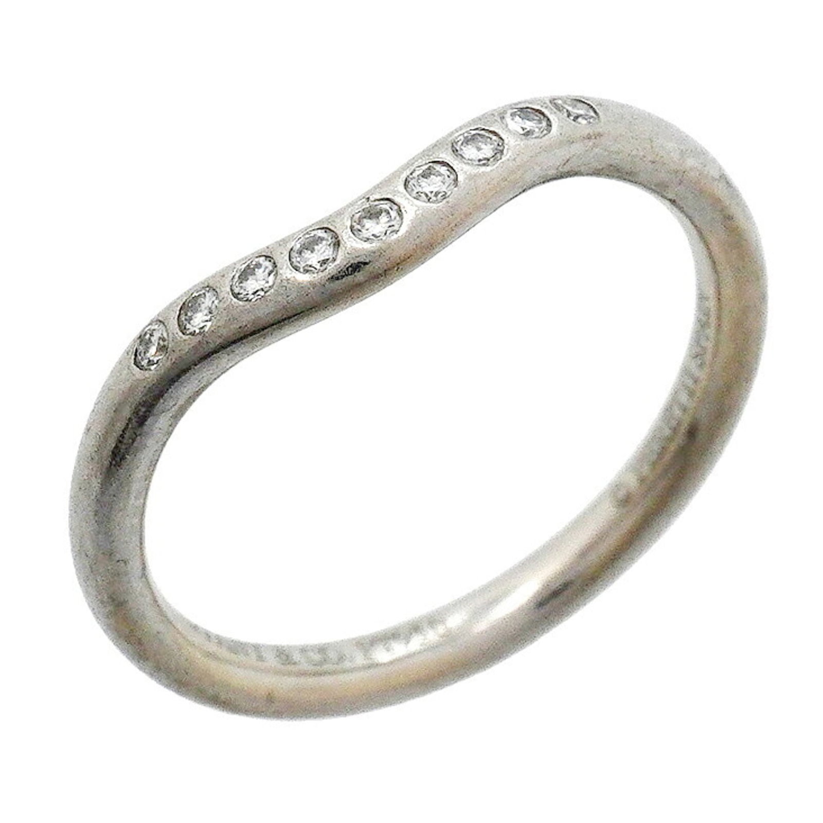 Ring platinum band 950 Tiffany: Ring platinum band 950 Tiffany Platinum band ring from Tiffany featuring a diamond stone, crafted in 950 platinum. This elegant US size 4.5 ring showcases the luxury of Tiffany's high-end jewelry. Wit