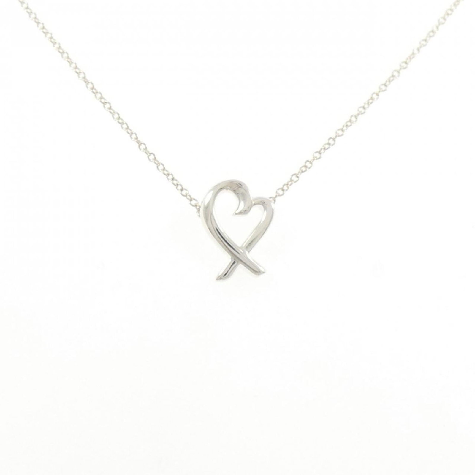 Tiffany heart necklace mini: Tiffany heart necklace mini Silver Tiffany heart necklace mini pendant, measuring 11.8mm x 8.7mm, features a minimalist design on a 41 cm / 16.14'' chain. The necklace is made from high-quality silver