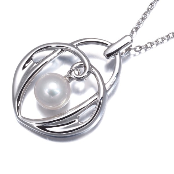 Mikimoto Necklace Akoya Pearl 7.0Mm Silver/ 925 Sterling Silver: Mikimoto Necklace Akoya Pearl 7.0Mm Silver/ 925 Sterling Silver Silver pendant featuring an Akoya pearl, measuring approximately 7.0mm in diameter, suspended from a 40cm chain with a spring clasp made