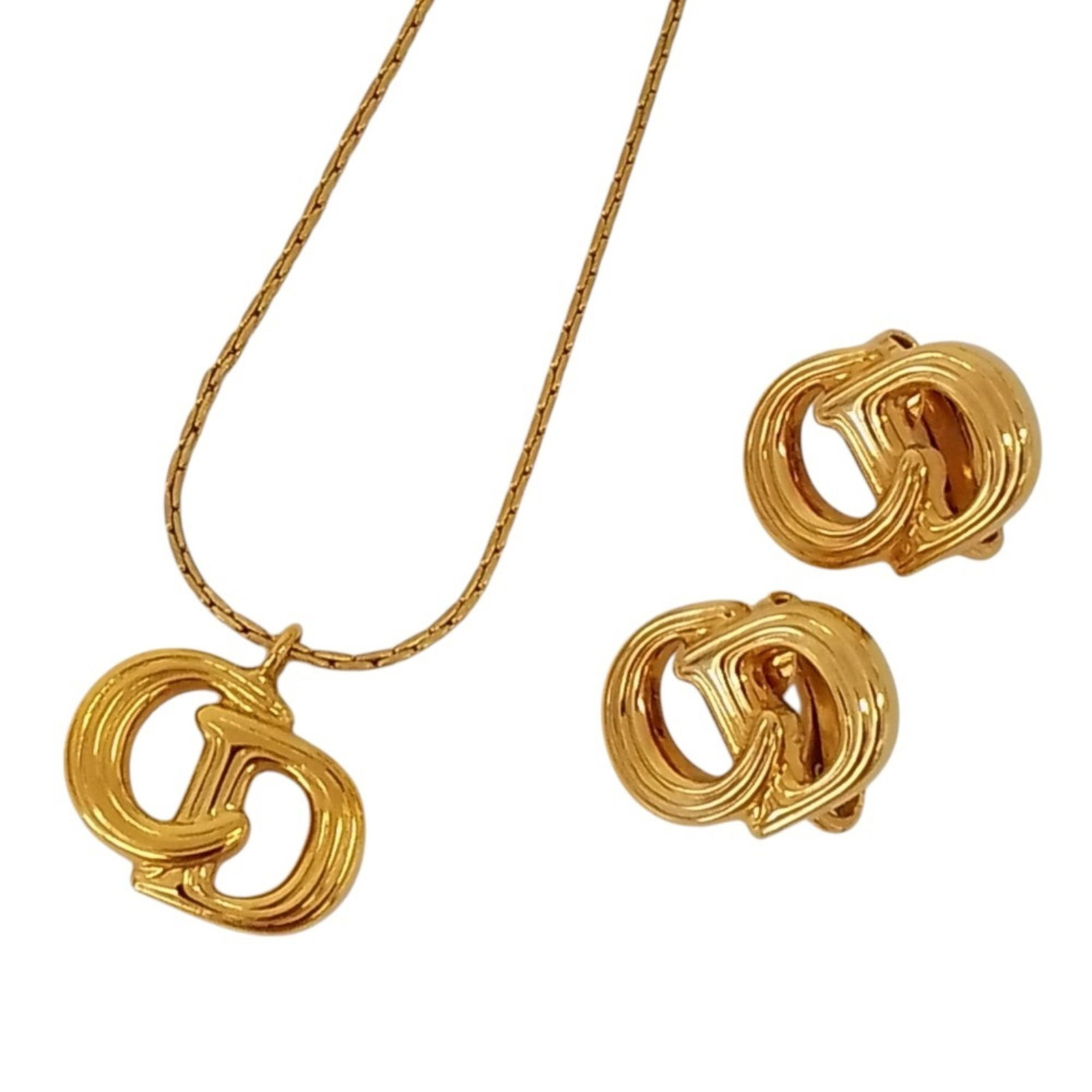 Christian Dior Vintage Cd Logo Necklace + Earrings 2-Piece Set Gp Gold Color Women'S: Christian Dior Vintage Cd Logo Necklace + Earrings 2-Piece Set Gp Gold Color Women'S Christian Dior's iconic Cd logo necklace and earrings set in gold color, a true vintage treasure. This 2-piece set 