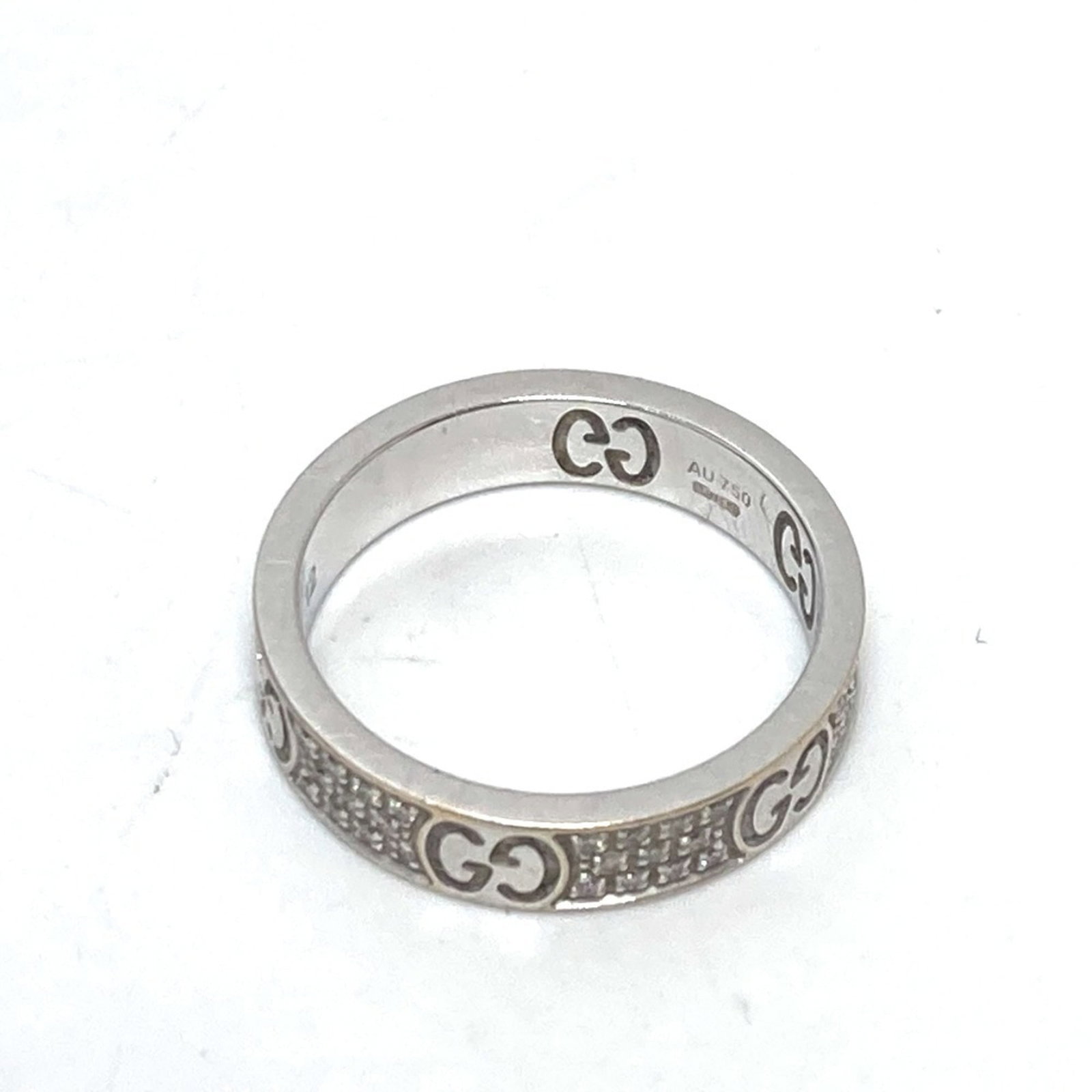 White Gold 18k Gucci Ring Band: White Gold 18k Gucci Ring Band White gold 18k Gucci ring band, featuring a diamond stone and made from high-quality white gold (18K), weighs 3.7g / 0.13oz. Comes with box and case for added
