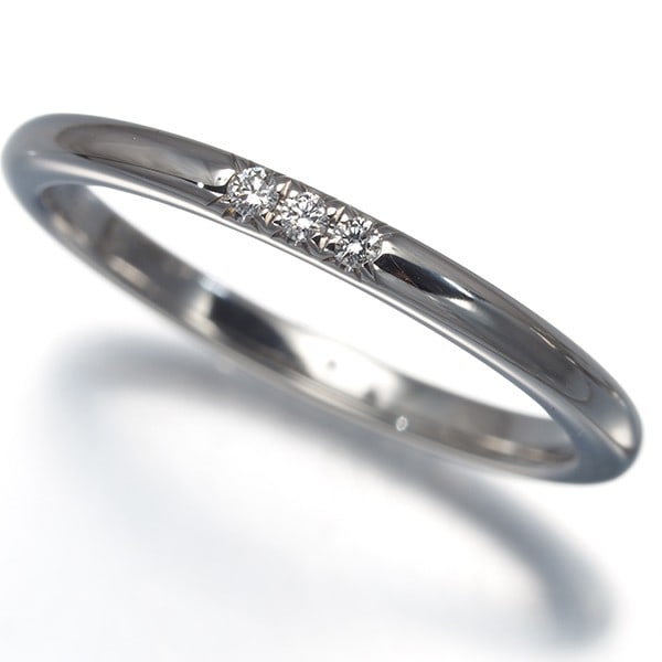 Tiffany&Co. Ring Diamond Tiffany Forever Wedding Band 3P Us6 950 Platinum: Tiffany&Co. Ring Diamond Tiffany Forever Wedding Band 3P Us6 950 Platinum Tiffany & Co.'s platinum wedding band features a natural diamond, weighing approximately unmarked carats. The ring boasts a st