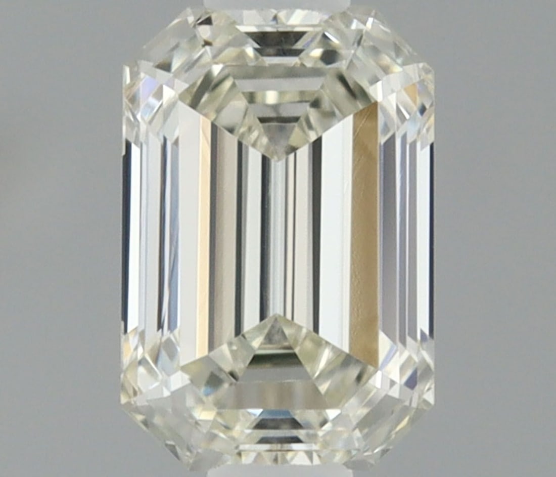 GIA Emerald 0.3ct J VVS2 - Loose Natural Diamond: GIA Emerald 0.3ct J VVS2 - Loose Natural Diamond GIA Emerald 0.3ct J VVS2 - Loose Natural DiamondThe GIA-certified, loose natural diamond boasts a vibrant J color and exceptional clarity, with a VVS2 