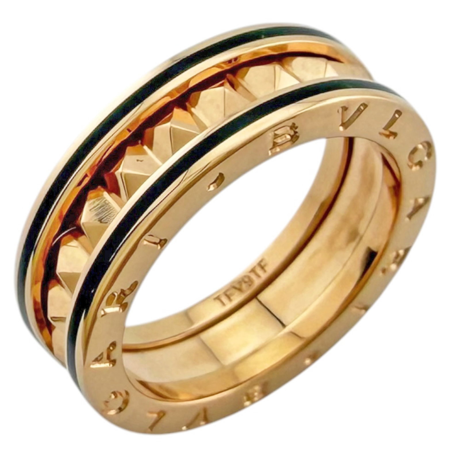 Bvlgari Band Ring Ceramic Pink Gold (18K): Bvlgari Band Ring Ceramic Pink Gold (18K) Bvlgari Band Ring Ceramic Pink Gold (18K) features a unique combination of ceramic and pink gold, showcasing the brand's signature style. Handcrafted with