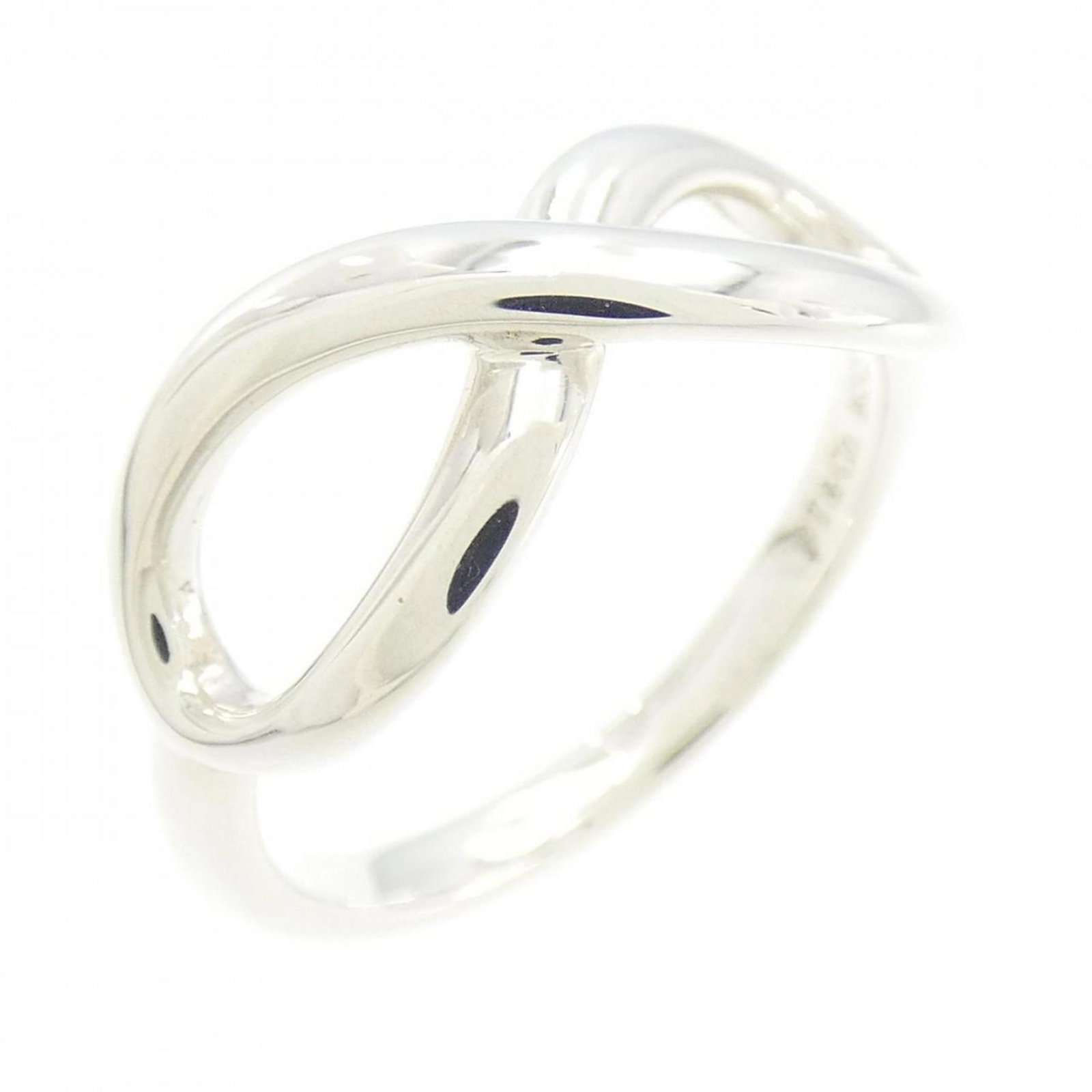 Silver Ring Band Tiffany: Silver Ring Band Tiffany Silver Ring Band Tiffany, made from high-quality silver (925), features a sleek and modern design. This women's band ring boasts a classic look with its simple yet elegant