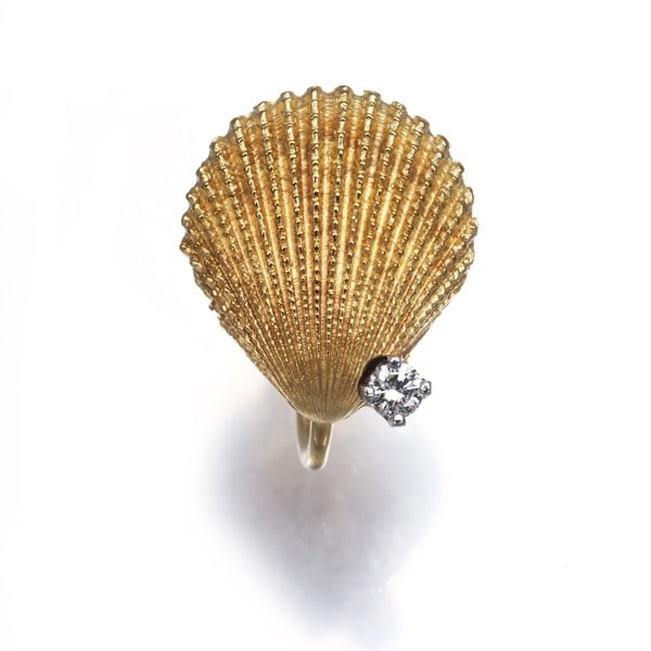 Diamond Shell Earring Motif Tiffany&Co Single Yellow White 18K 750 Gold: Diamond Shell Earring Motif Tiffany&Co Single Yellow White 18K 750 Gold Single Yellow White Diamond Shell Motif Earring by Tiffany & Co. in Multi-Tone 18K Gold, featuring a natural diamond stone and i