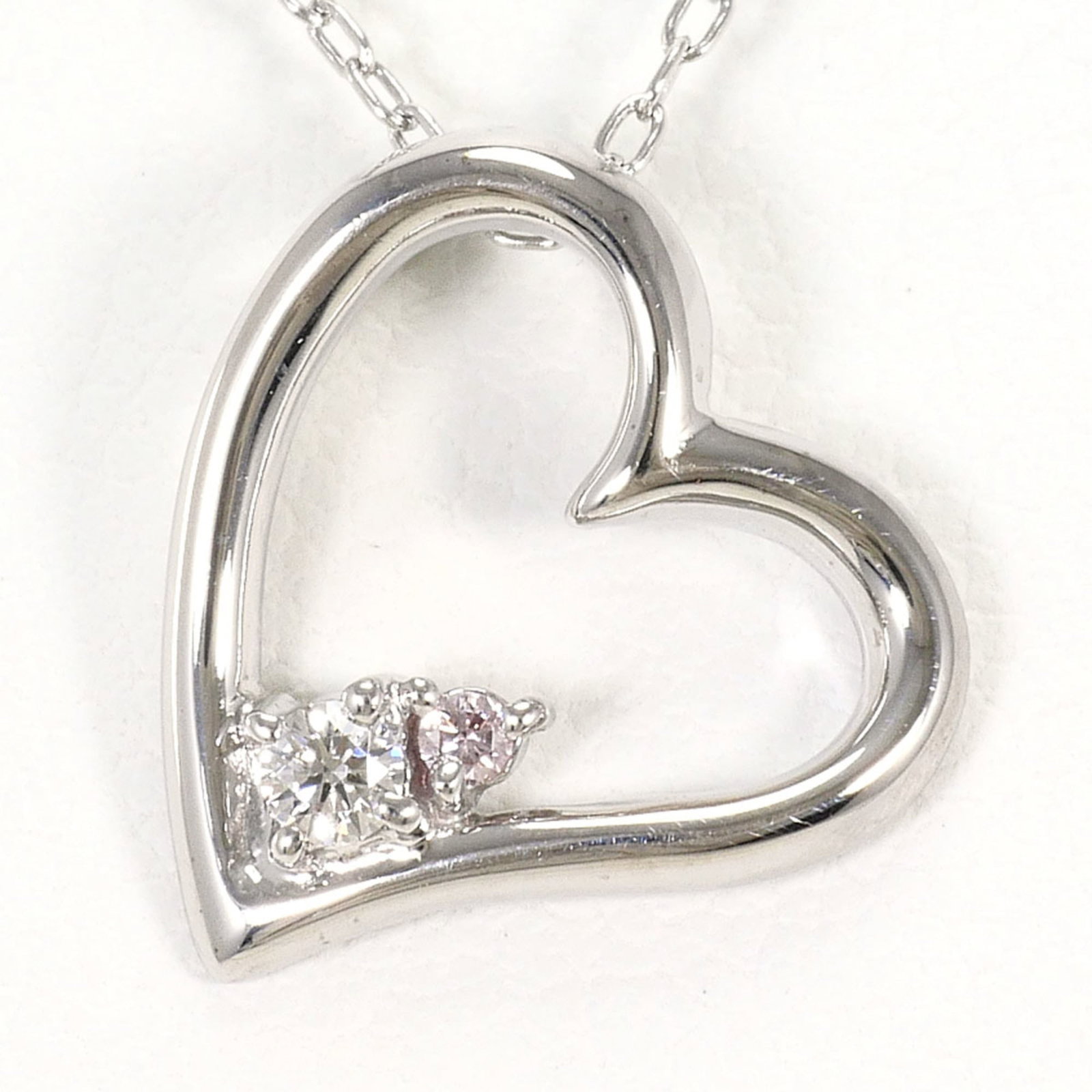 K10 10K Wg White Gold Necklace With 0.03Ct Diamond And 0.01Ct Pink Diamond Total Weight 2.0G 40Cm: K10 10K Wg White Gold Necklace With 0.03Ct Diamond And 0.01Ct Pink Diamond Total Weight 2.0G 40Cm White gold necklace with a total weight of 2.0g, featuring a 0.03ct diamond and a 0.01ct pink diamond,