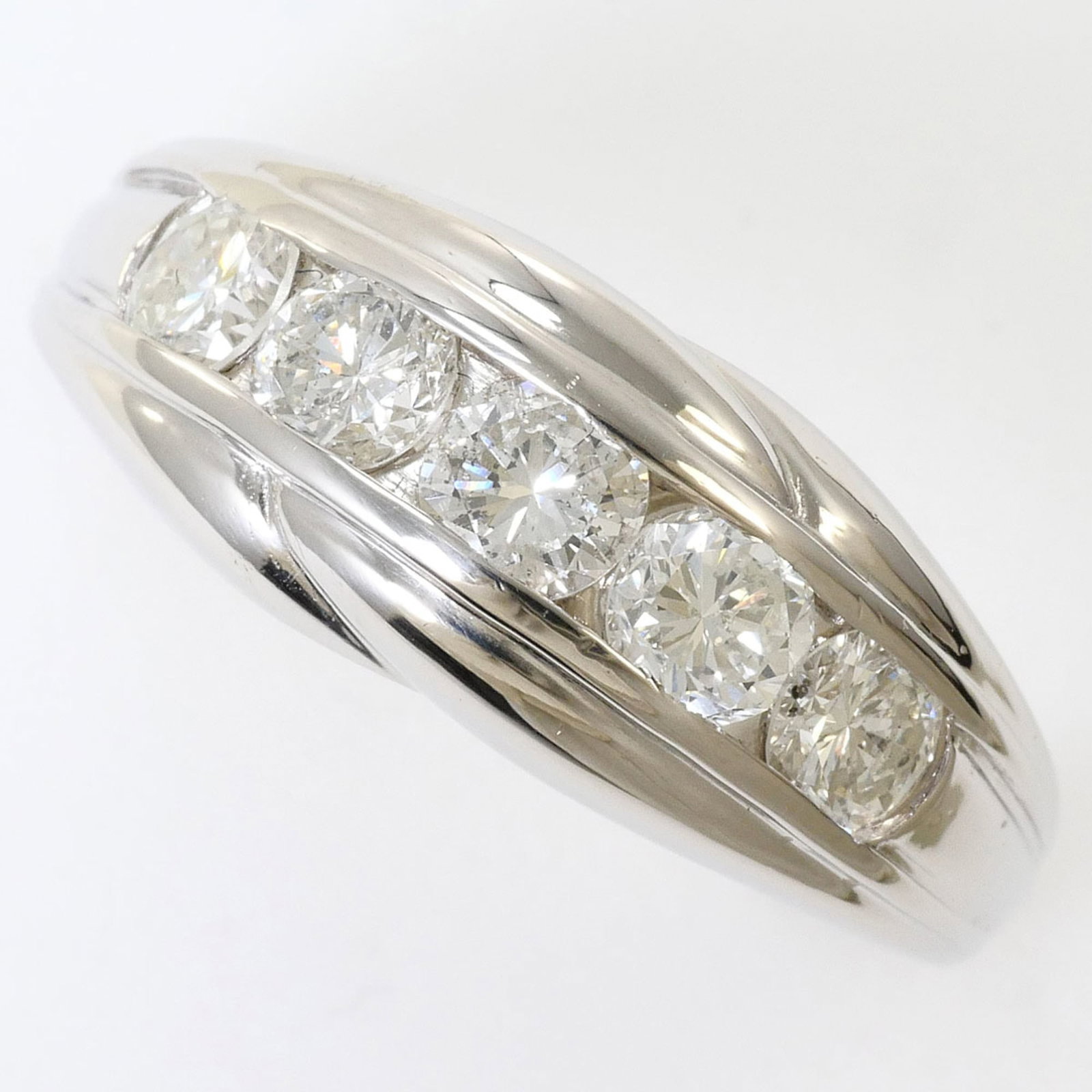 Band ring platinum unbranded: Band ring platinum unbranded The platinum band ring boasts a sleek design with a diamond accent, weighing in at 1.05 carats. Measuring 6.5 US and 8mm wide, it's crafted from high-quality platinum meta