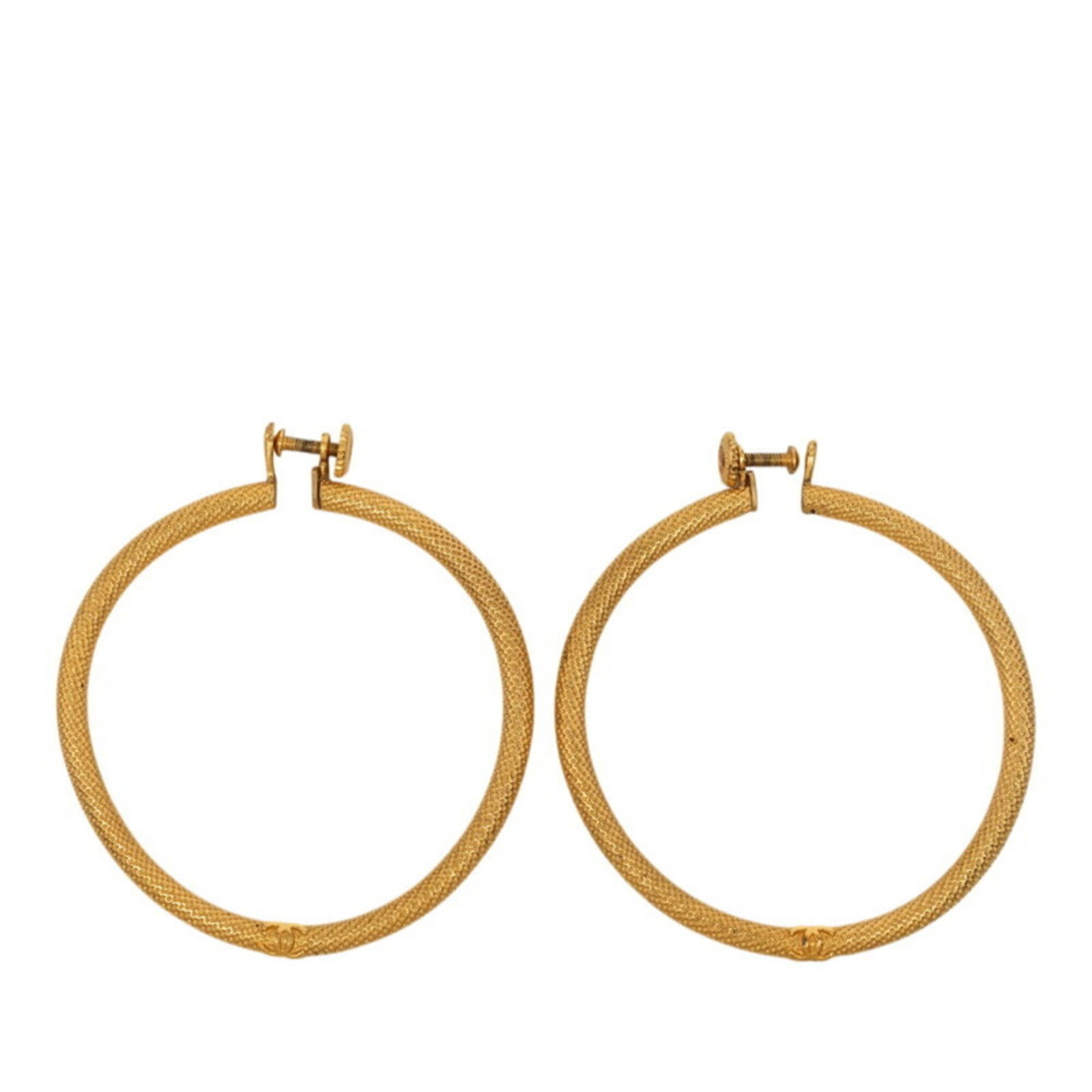 Chanel Clip Earrings Gold Plating: Chanel Clip Earrings Gold Plating Gold-plated clip earrings from Chanel, featuring a sleek and modern design. Made with gold plating, these earrings have a subtle shine that adds a touch of sophistica