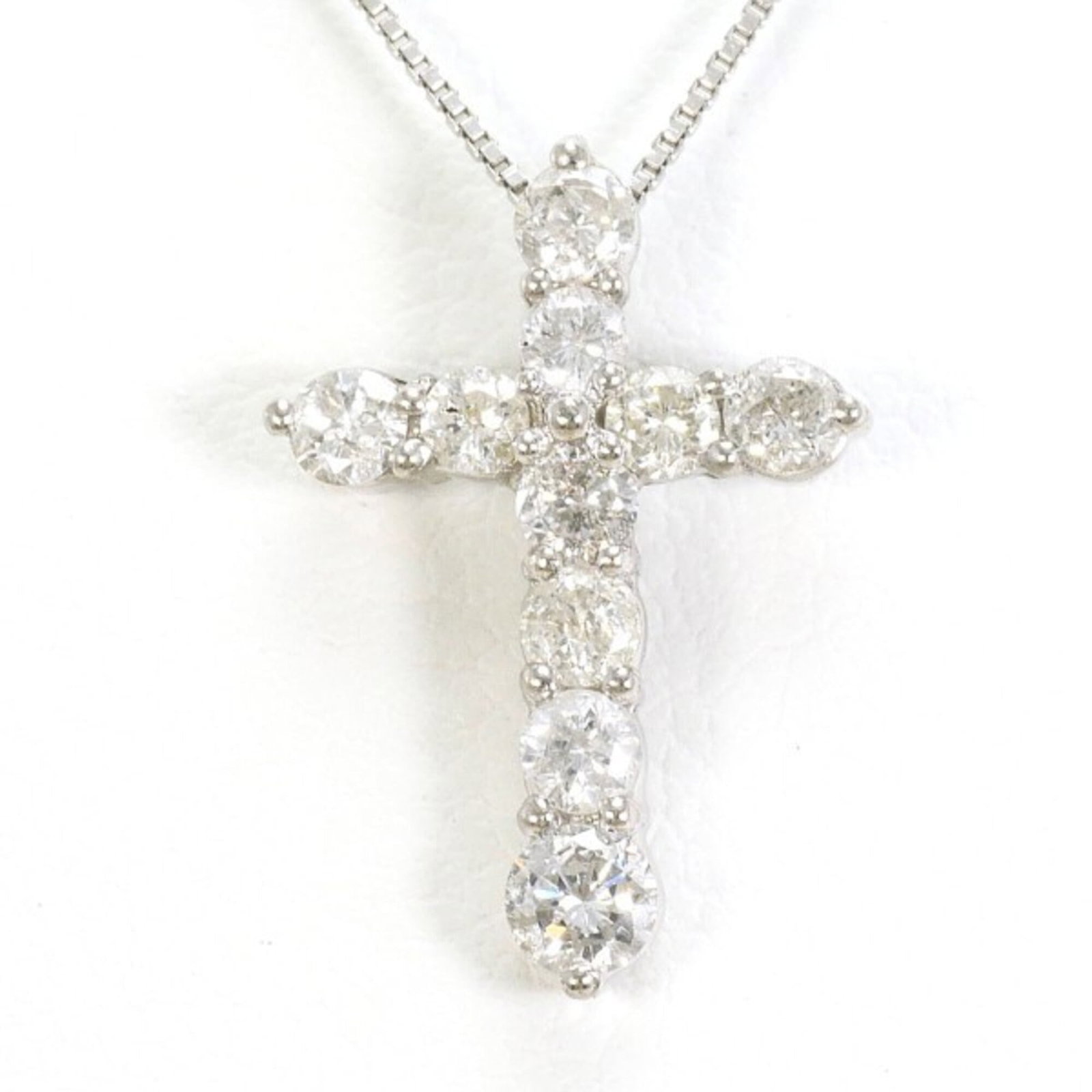 Pt900 Platinum Pt850 Necklace With 0.50 Carat Diamond Total Weight Approx. 2.5G 40Cm Jewelry Like: Pt900 Platinum Pt850 Necklace With 0.50 Carat Diamond Total Weight Approx. 2.5G 40Cm Jewelry Like Platinum Pt900 Necklace with 0.50 Carat Diamond Total Weight, featuring a total weight of 2.5g and a s