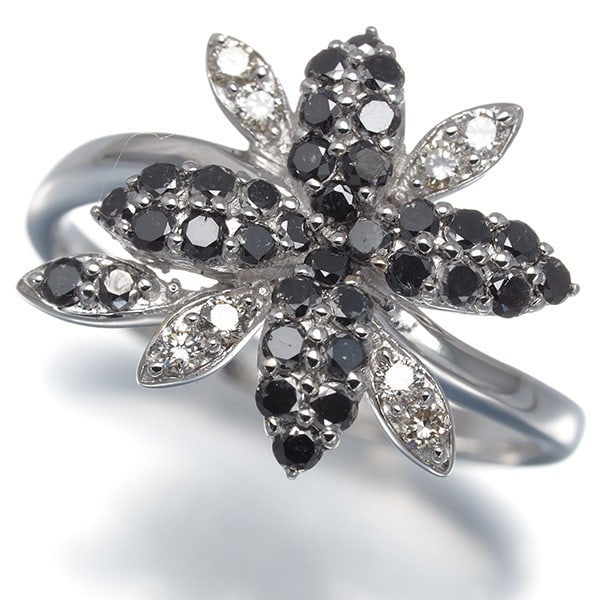 Black&Clear Diamond 0.70Ct Flower Ring 18K 750 White Gold: Black&Clear Diamond 0.70Ct Flower Ring 18K 750 White Gold 18k white gold provides a luxurious backdrop for a stunning black and clear diamond flower ring, showcasing a total of 0.70 carats in natural 